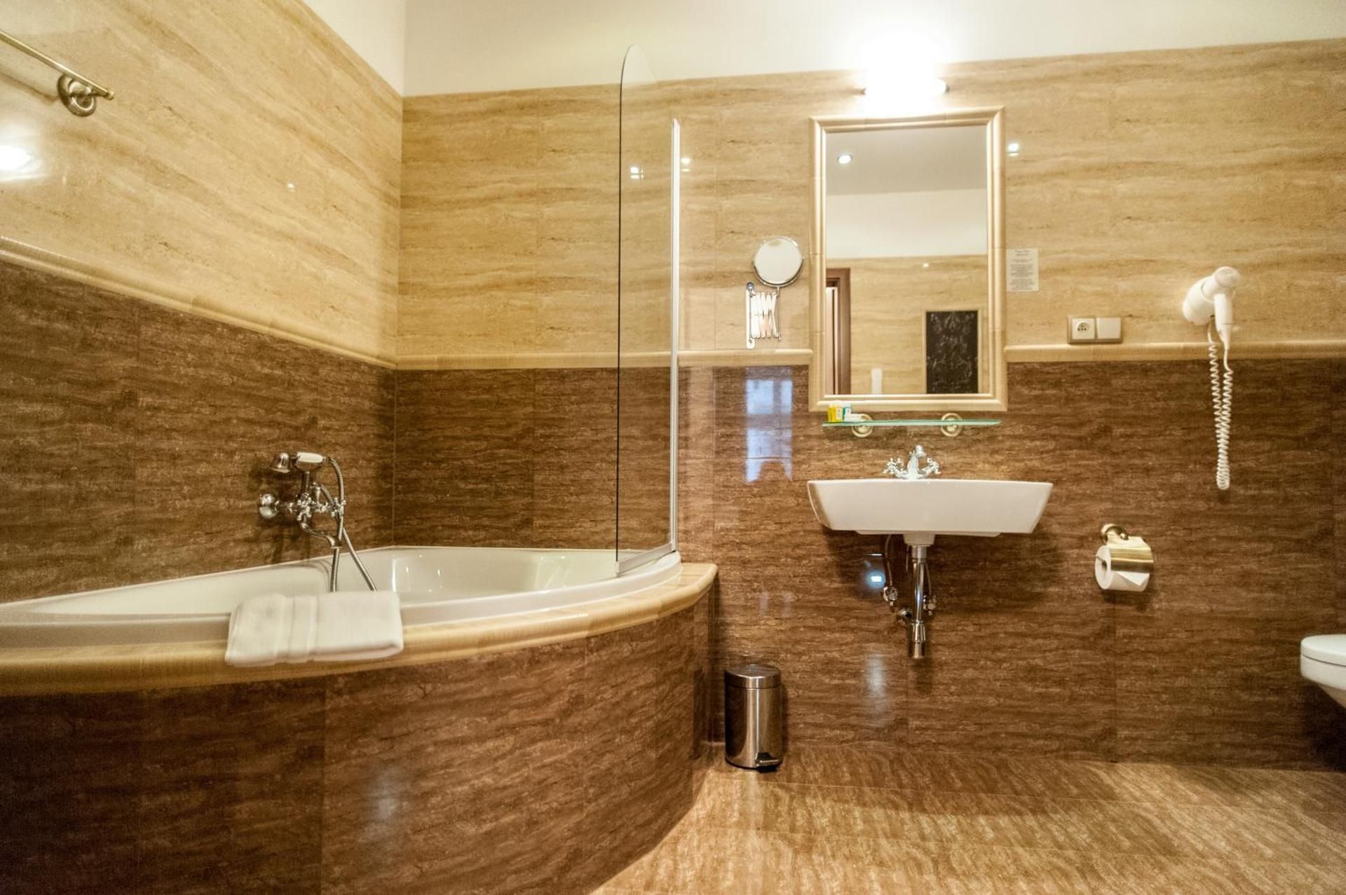 Apartment (2 Adults)