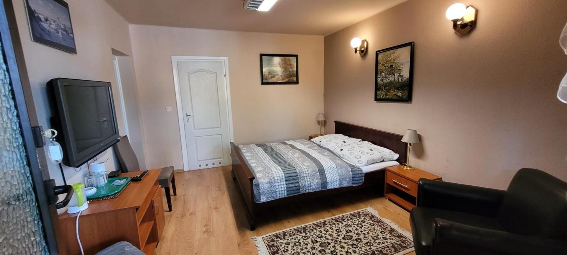 Quadruple Room with Private Bathroom