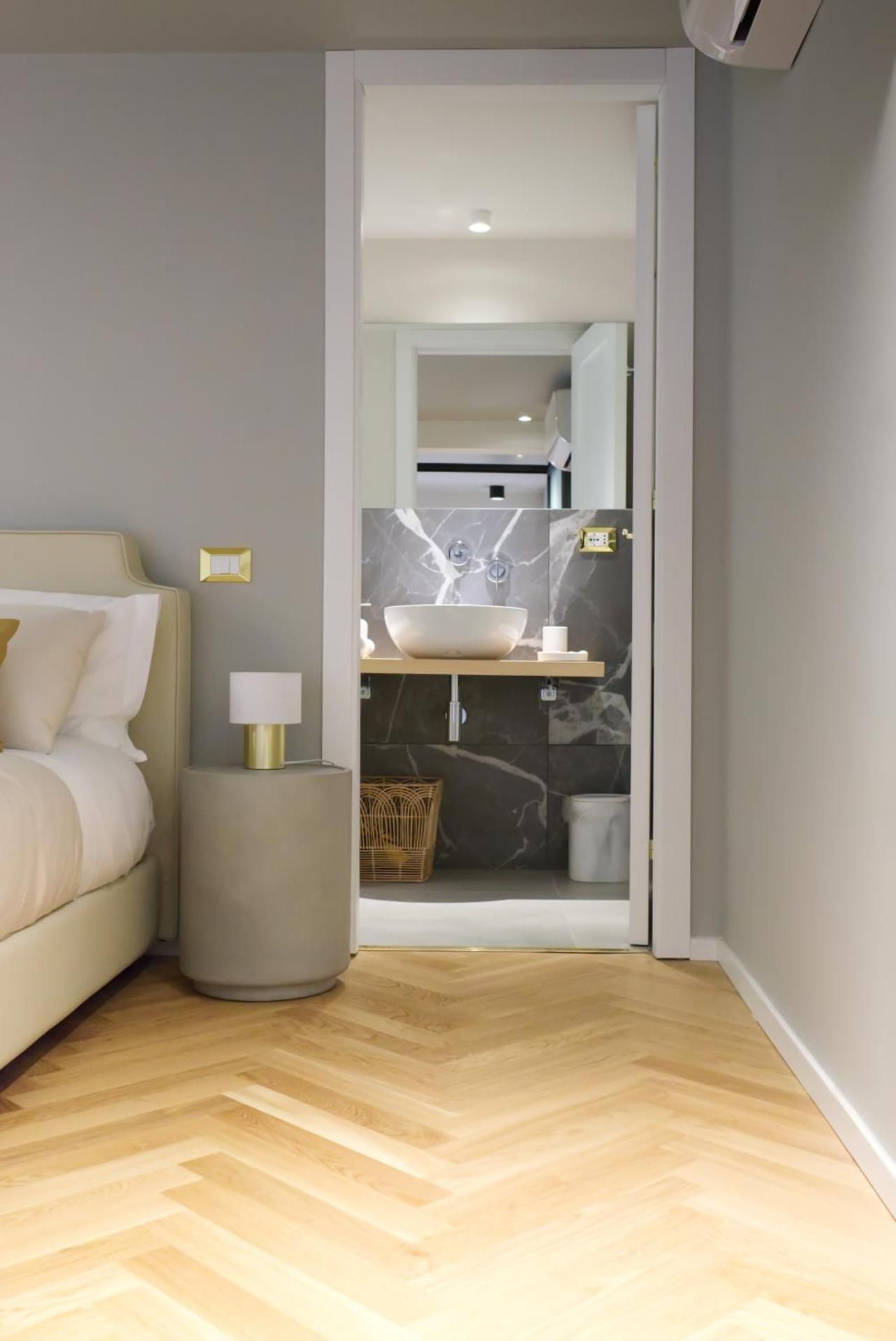 Deluxe One-Bedroom Apartment