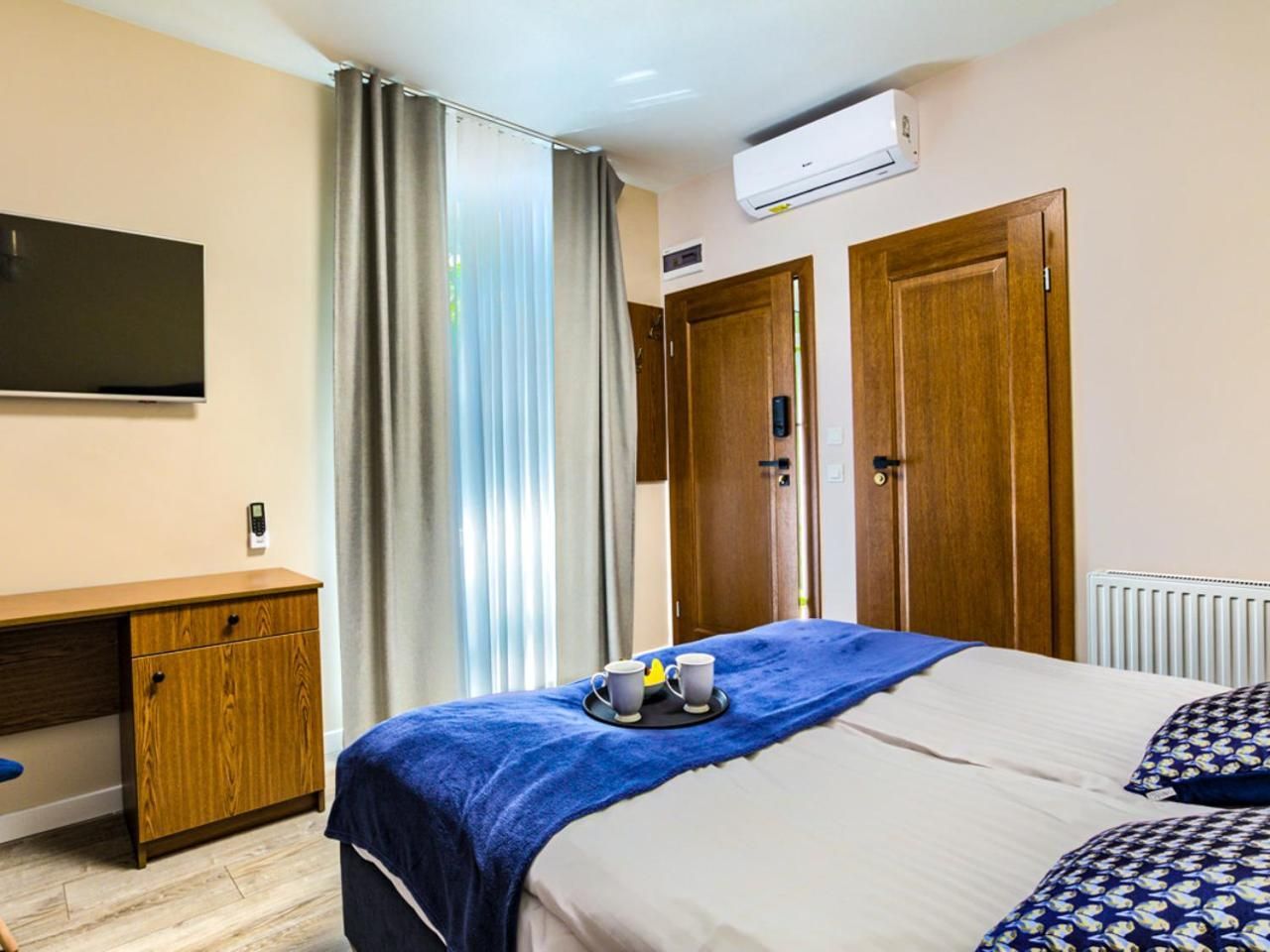 Standard Queen Room