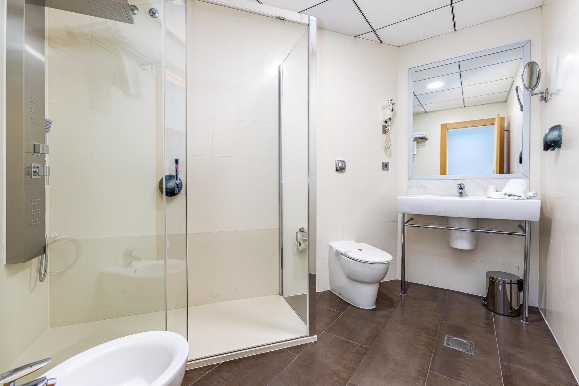 Twin Room for 2 Adults and 2 Children