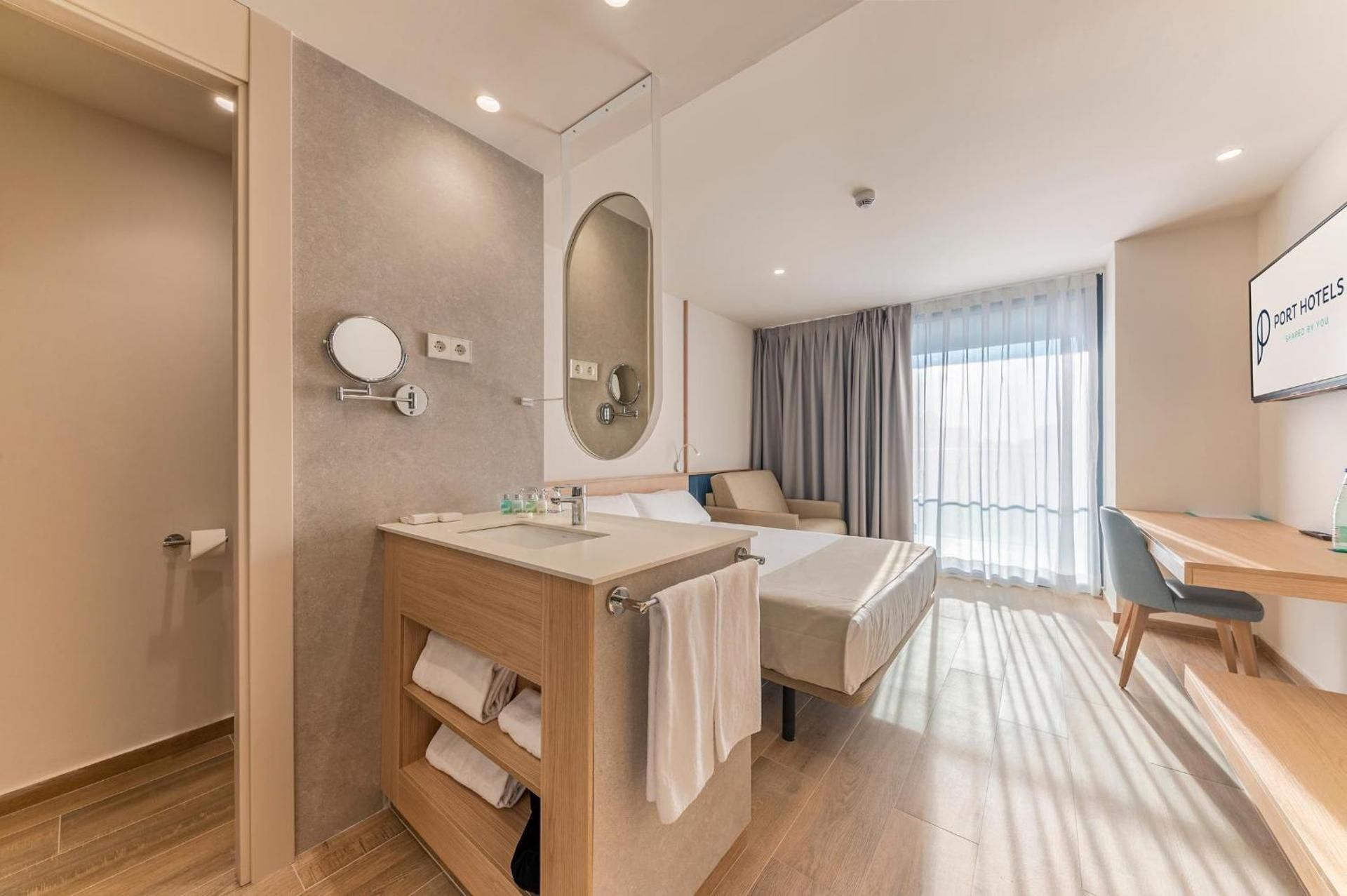 Triple Room with Terrace (2 Adults)
