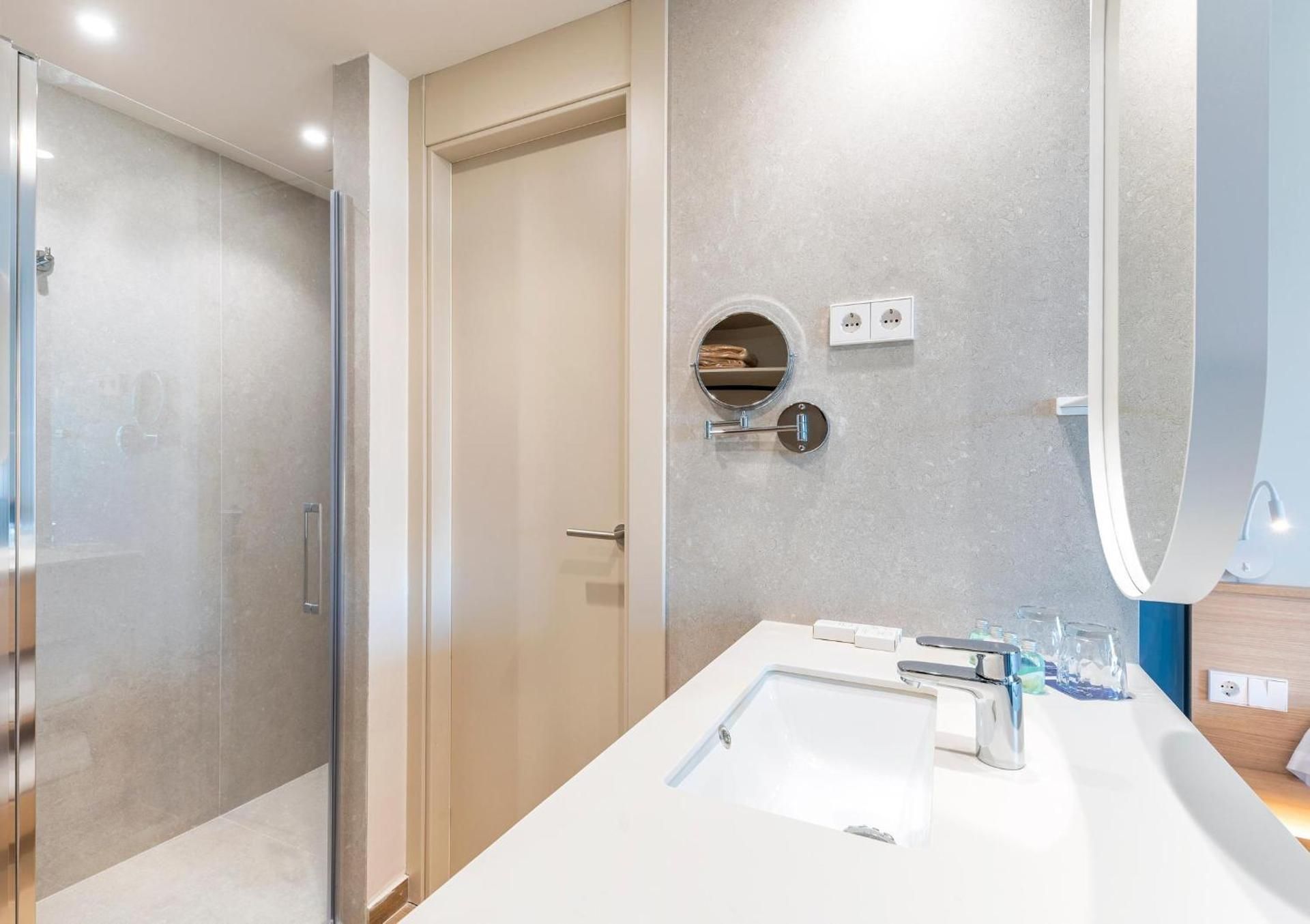 Double Room with Terrace (1 Adult)