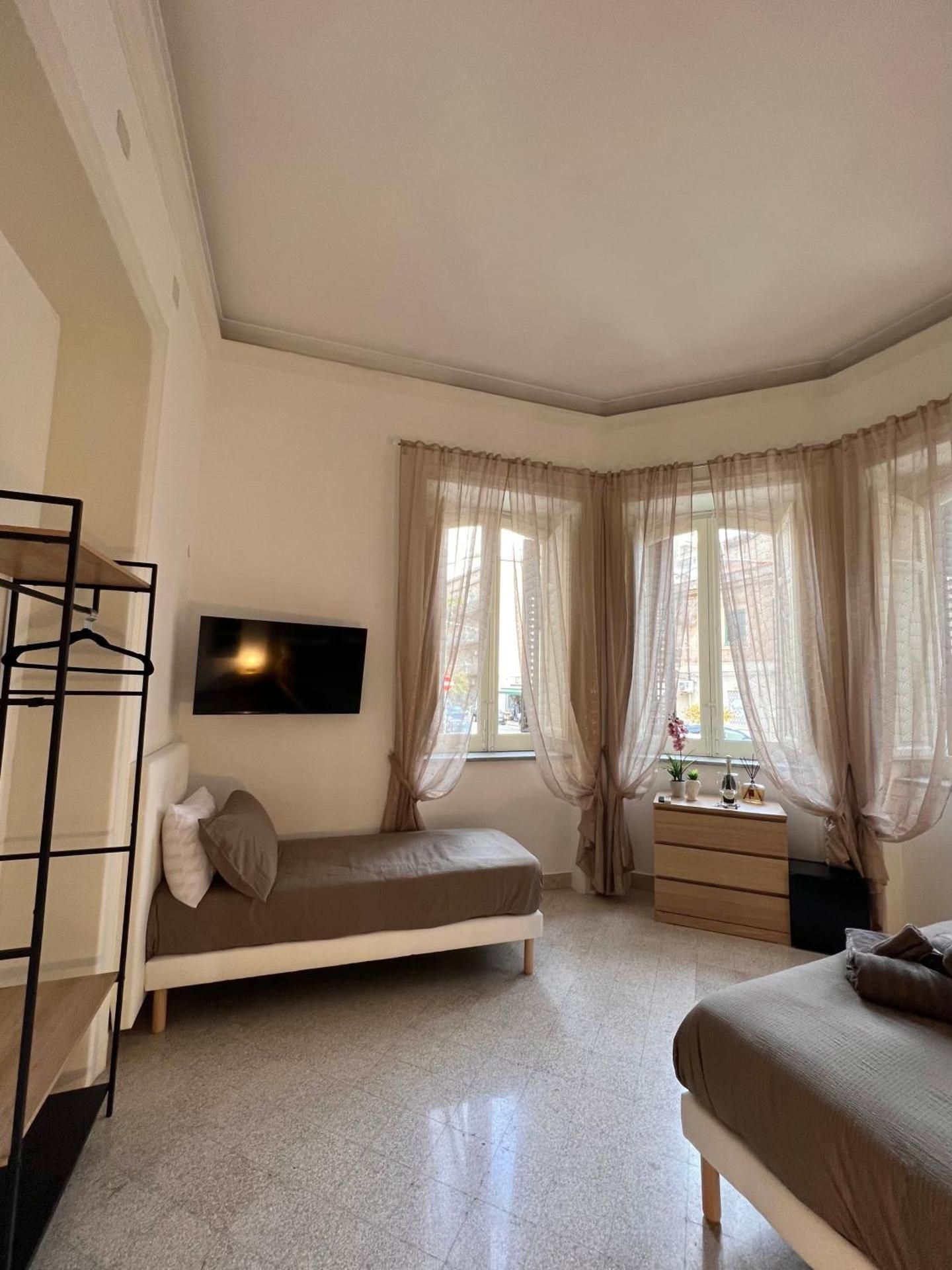 Deluxe Room (2 Adults + 1 Child)