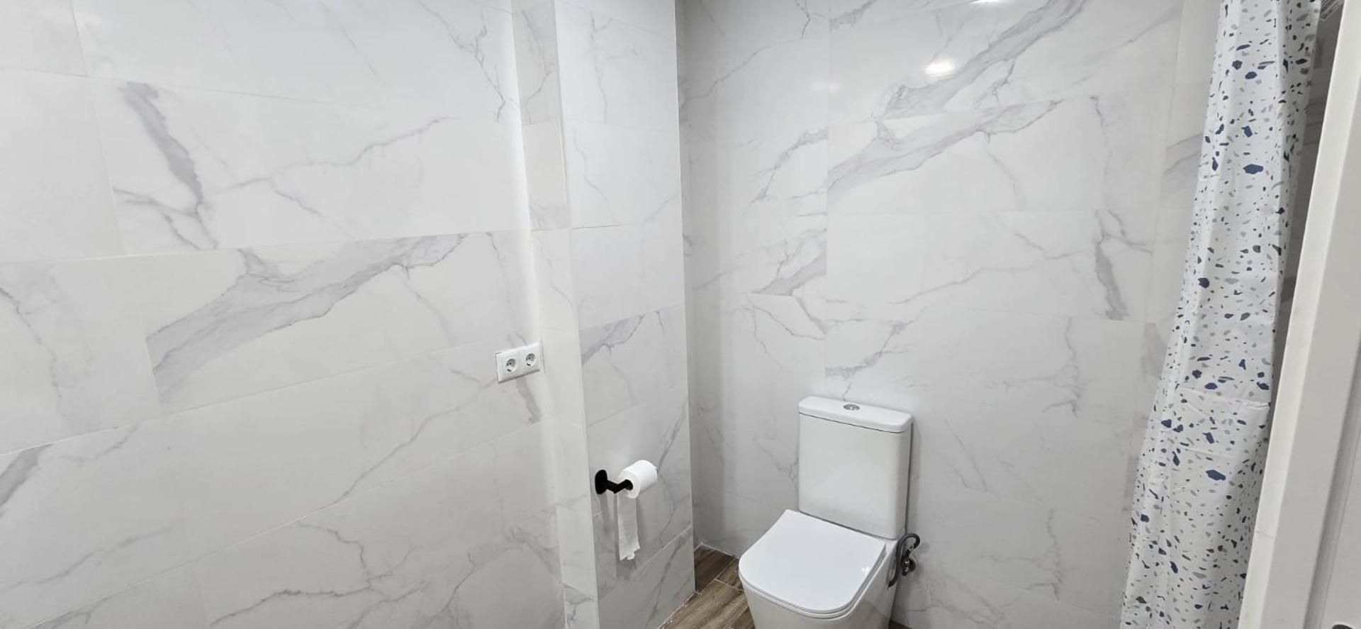 Single Room with Shared Bathroom