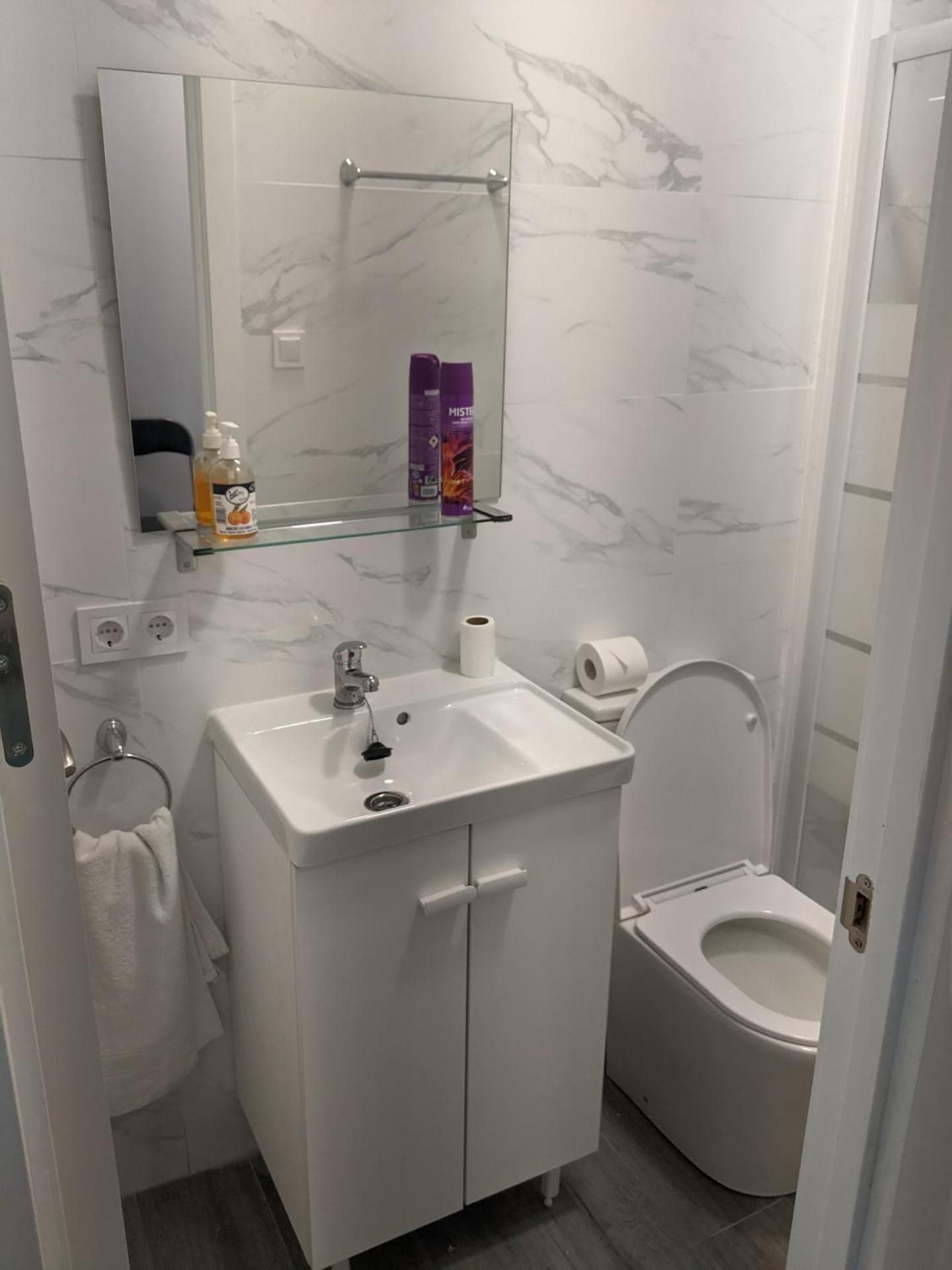 Single Room with Shared Bathroom