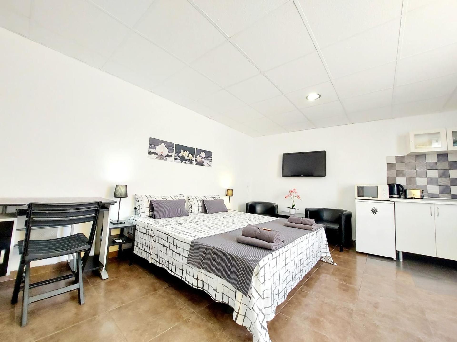 Gloria Host House