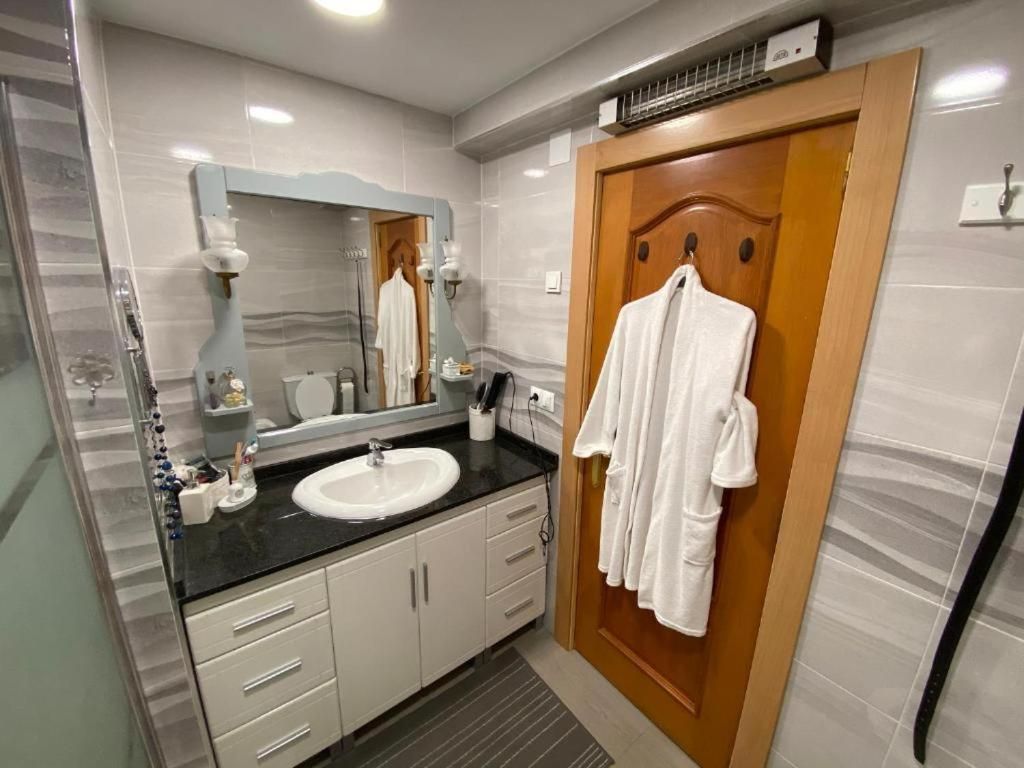 Four-Bedroom Deluxe Apartment