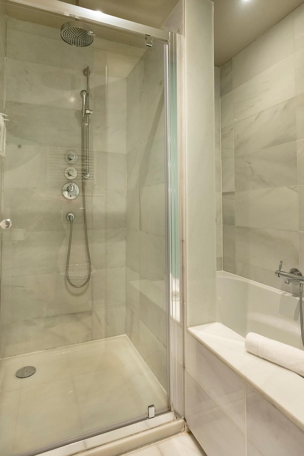 3-Deluxe Double Room (MI - KGLG)