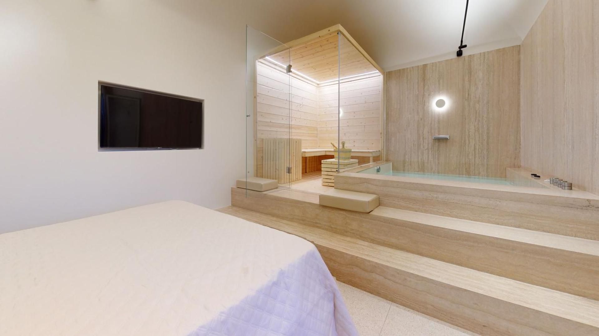 King Room with Spa Bath