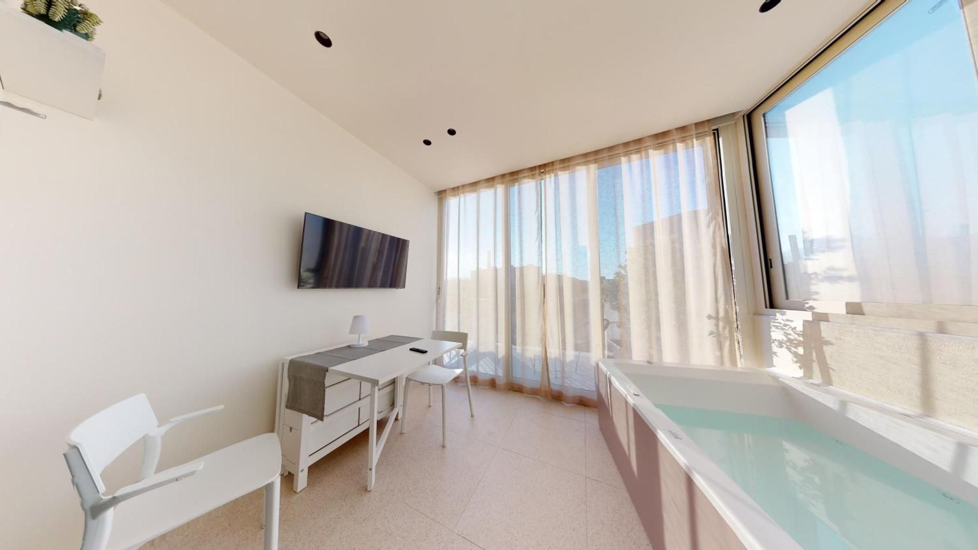 Queen Room with Spa Bath