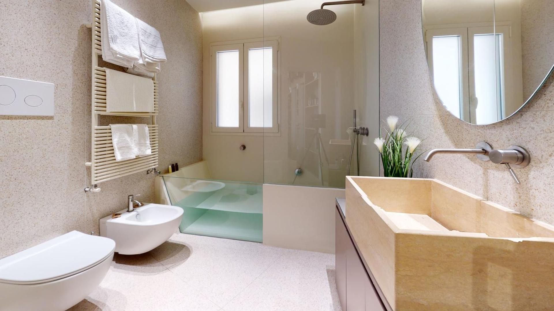 Queen Room with Spa Bath
