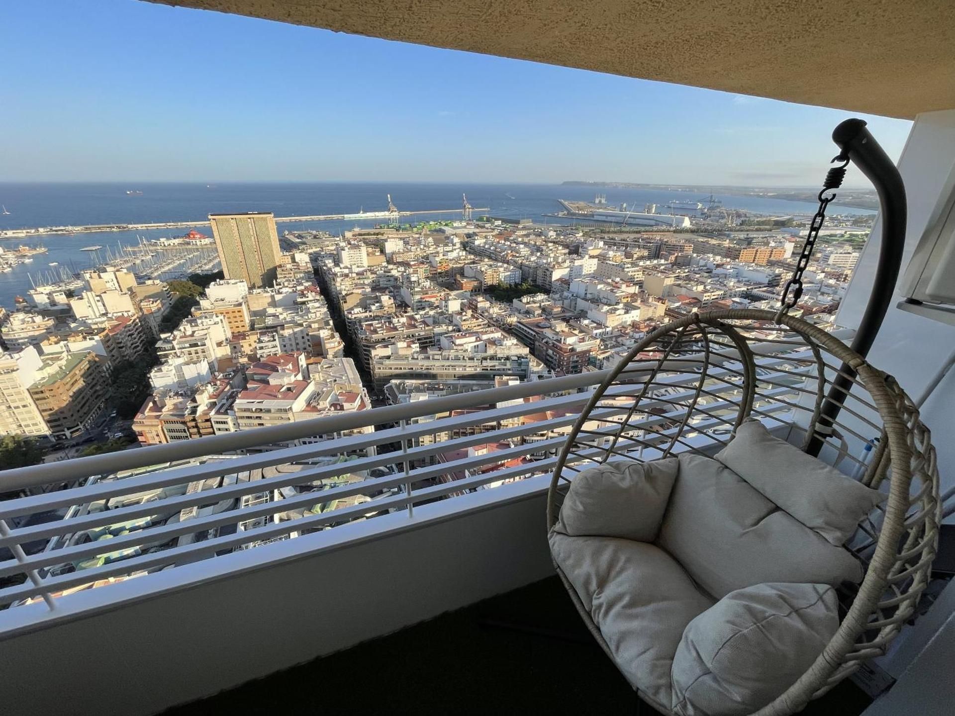 Deluxe One-Bedroom Apartment with Ocean View