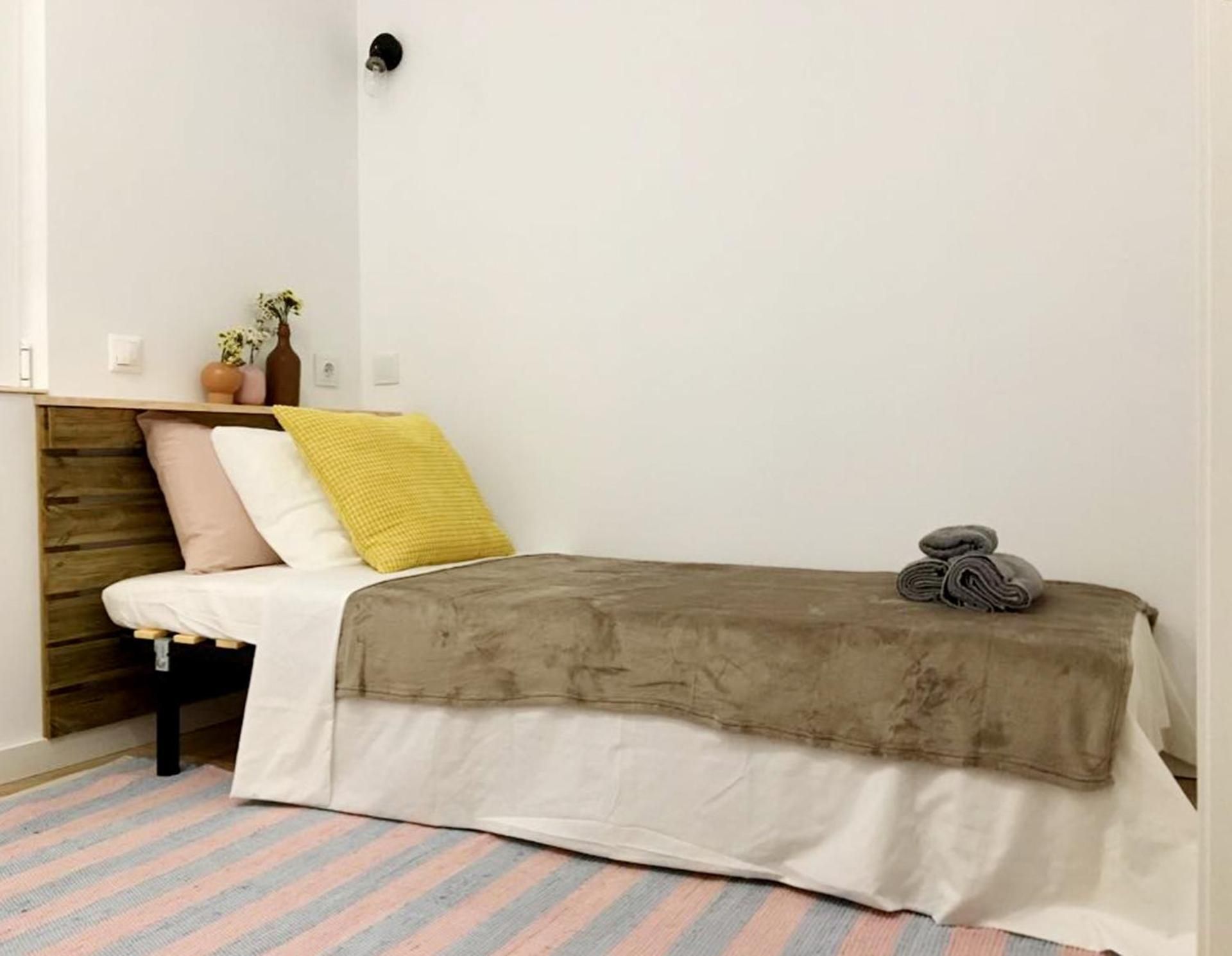 Standard Single Room with Shared Bathroom
