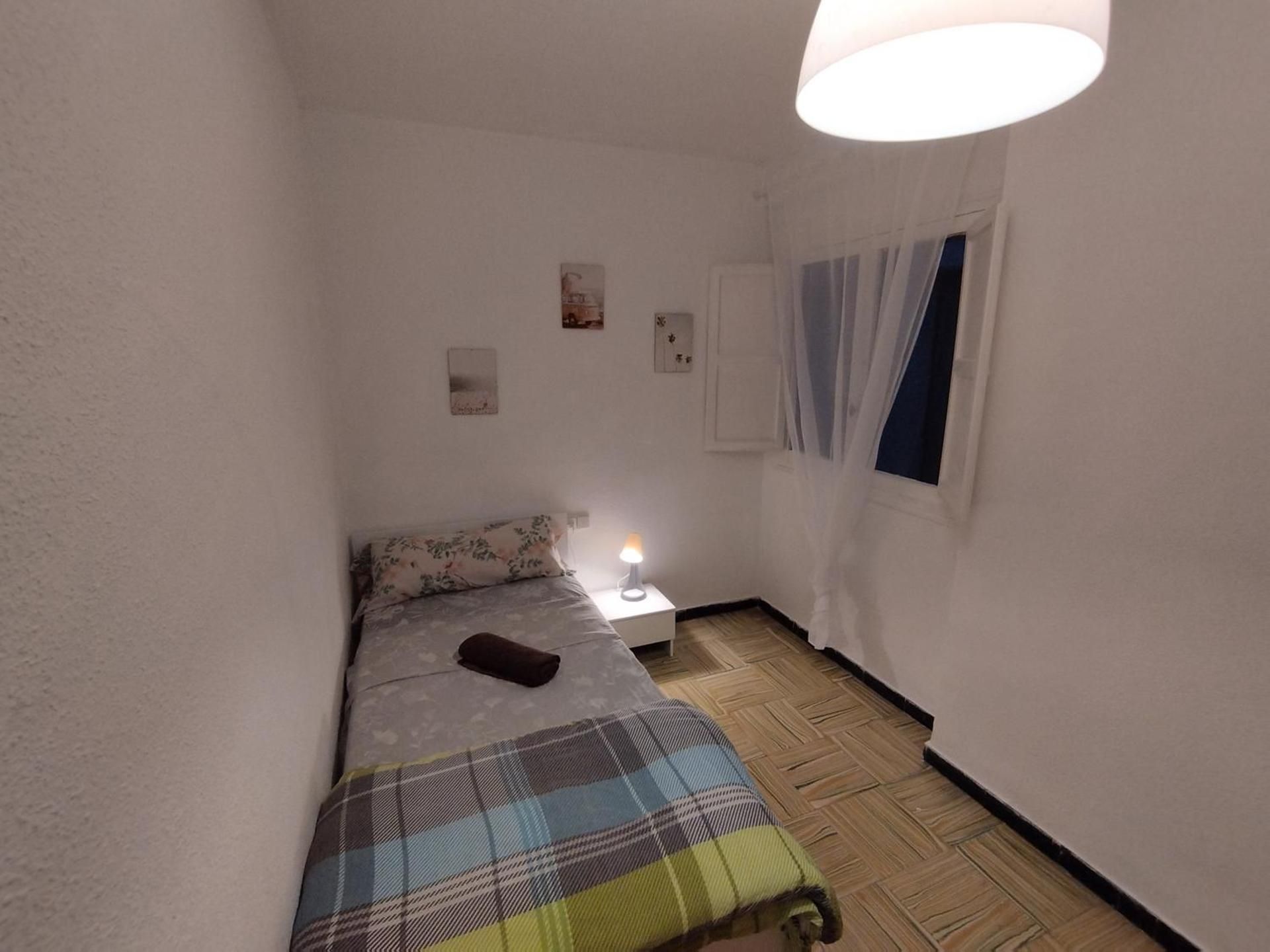 Standard Single Room with Shared Bathroom