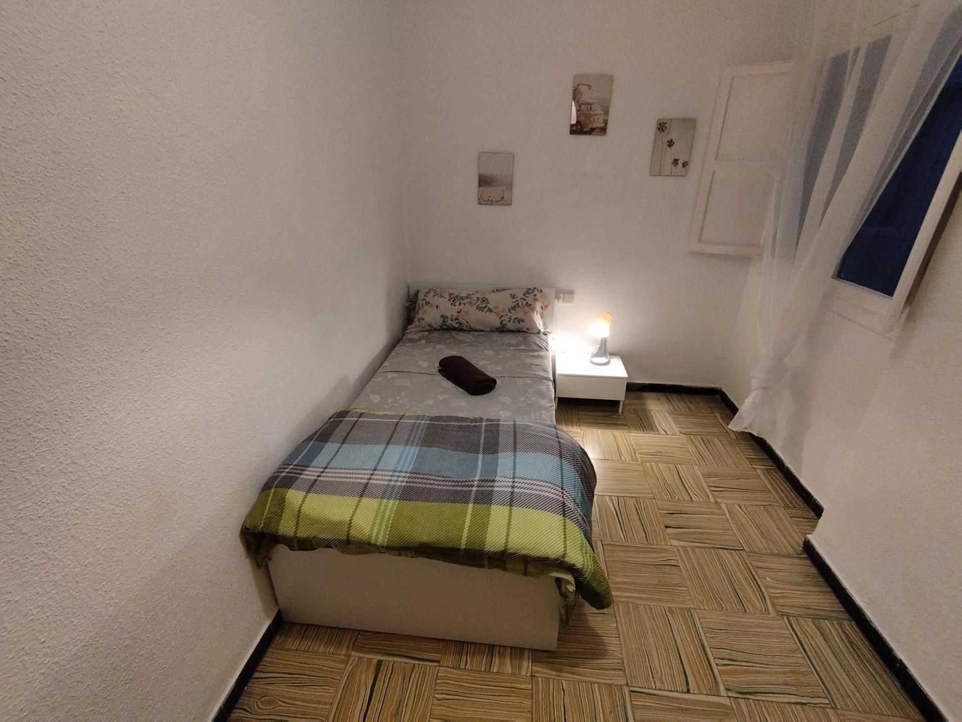 Standard Single Room with Shared Bathroom