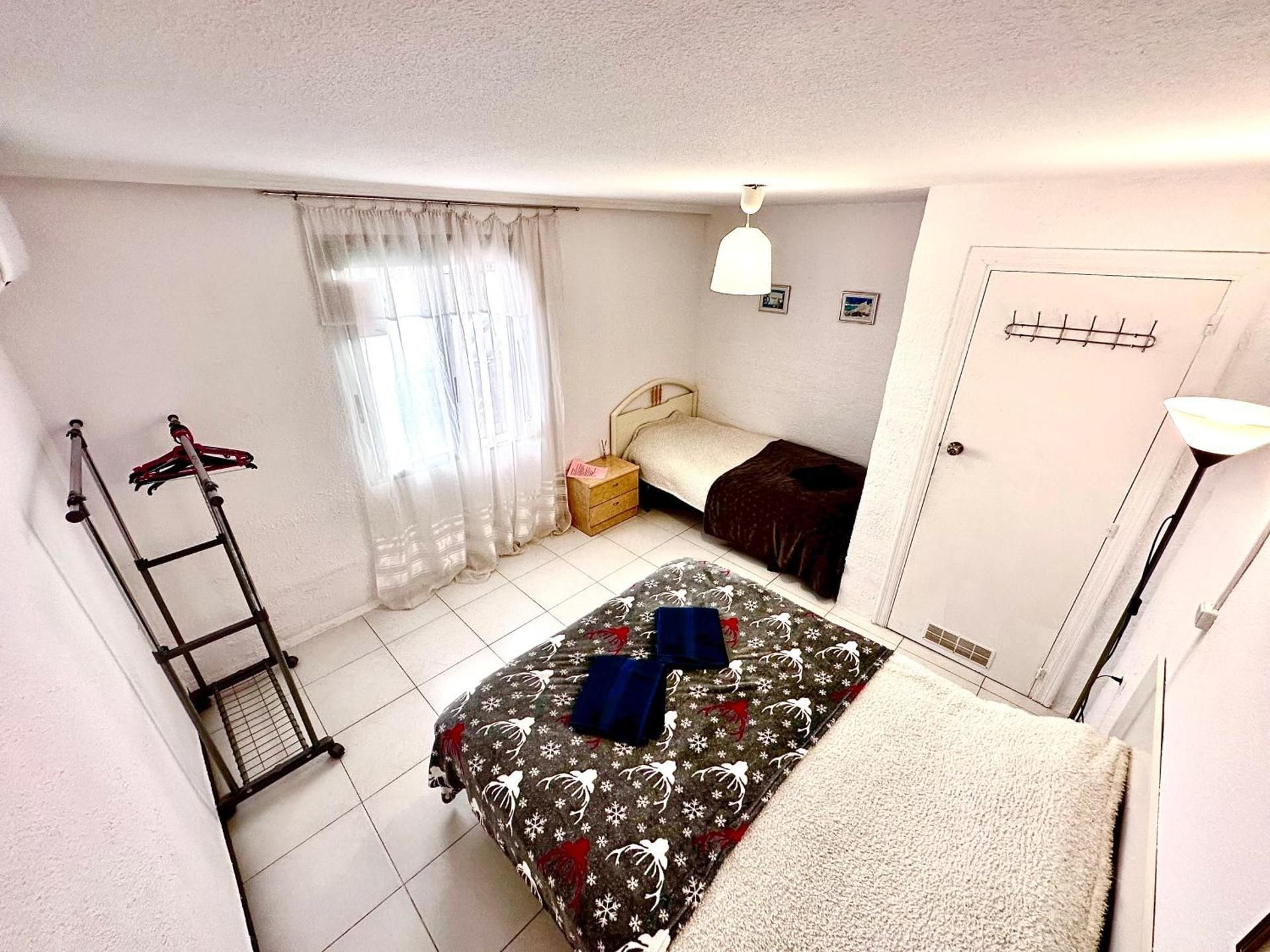 Basic Triple Room with Shared Bathroom