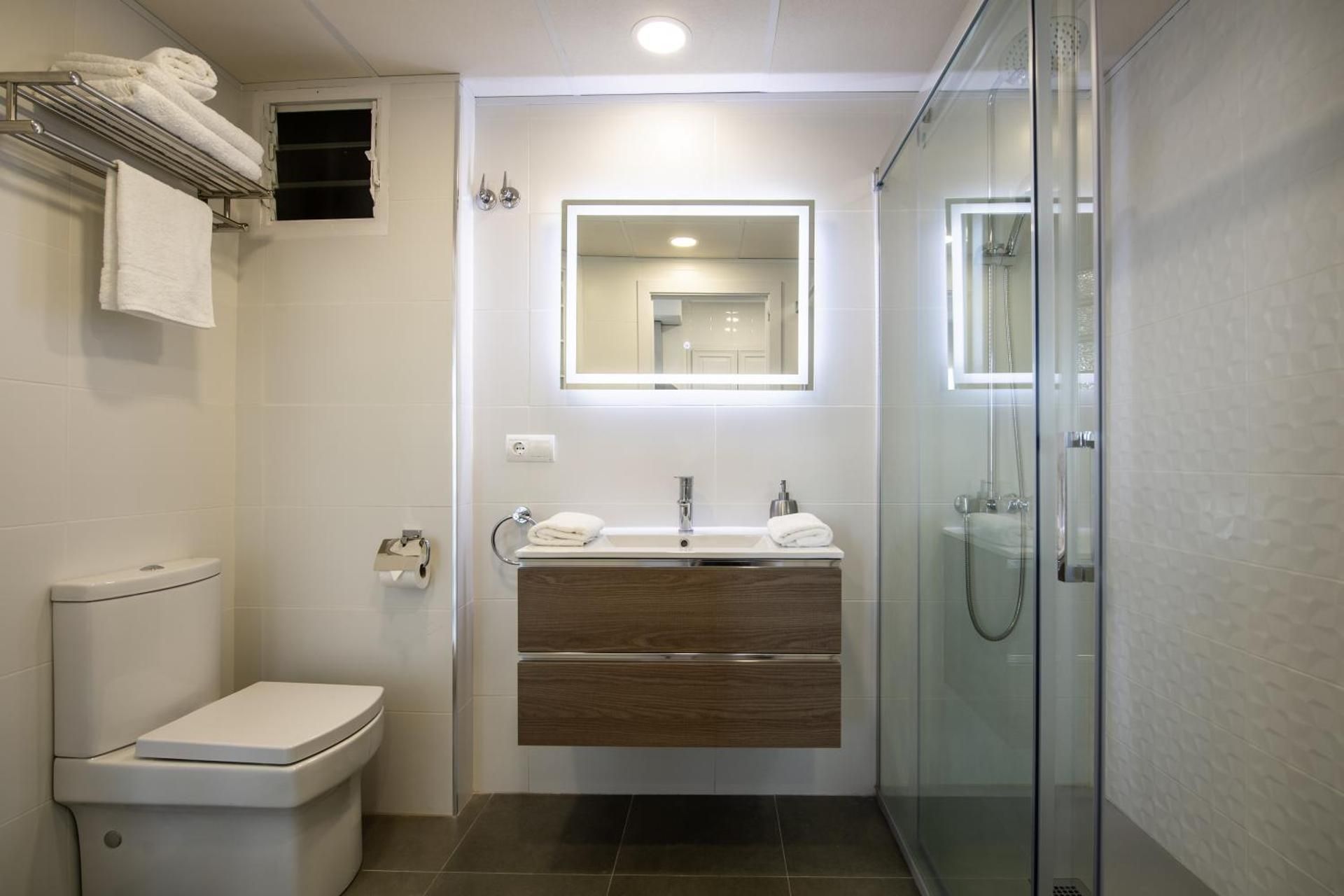 Superior One-Bedroom Apartment (25th floor with Sea View)