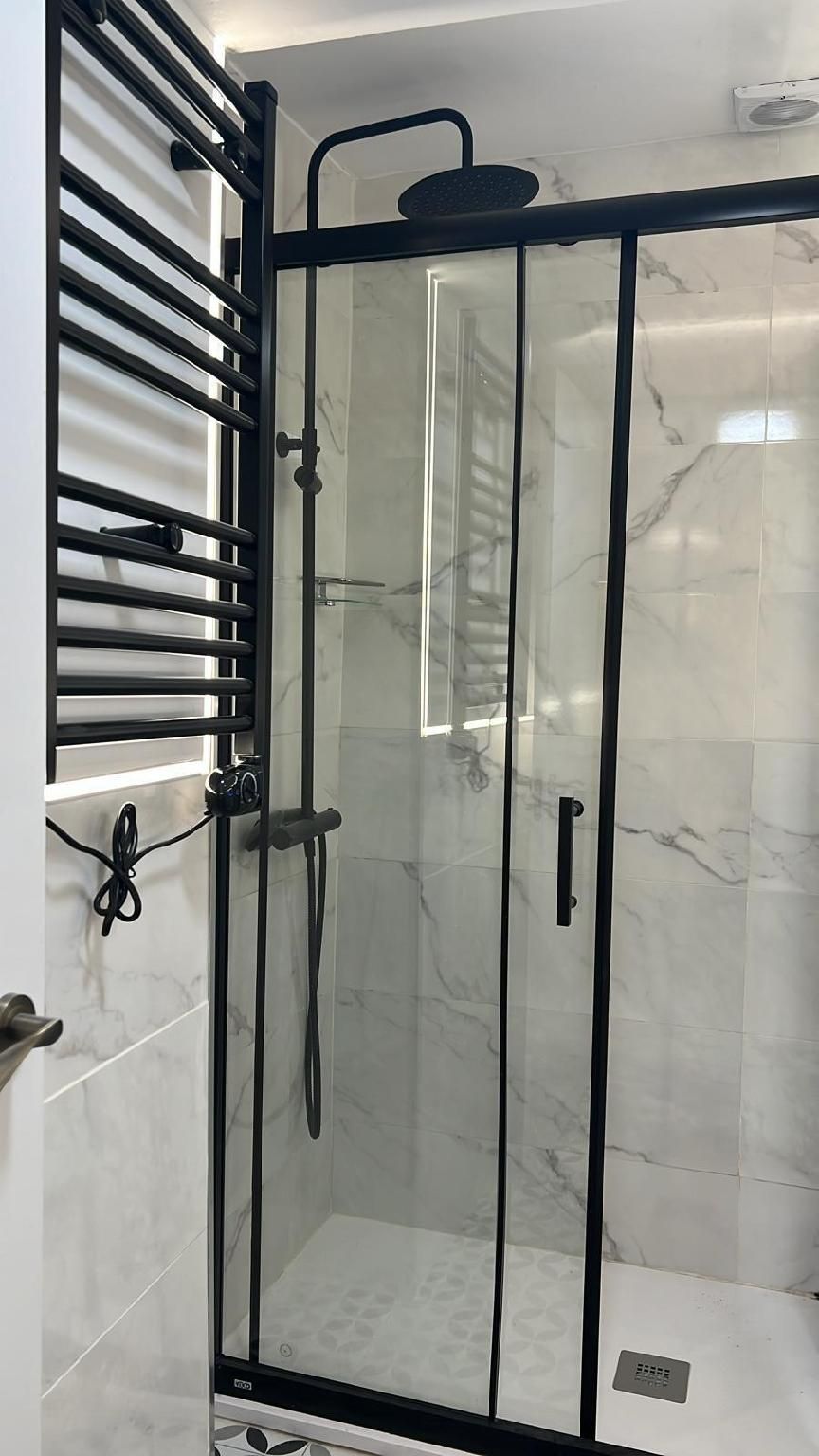 Estudio-Premium-Baño en la habitacion-MARQUES 2
