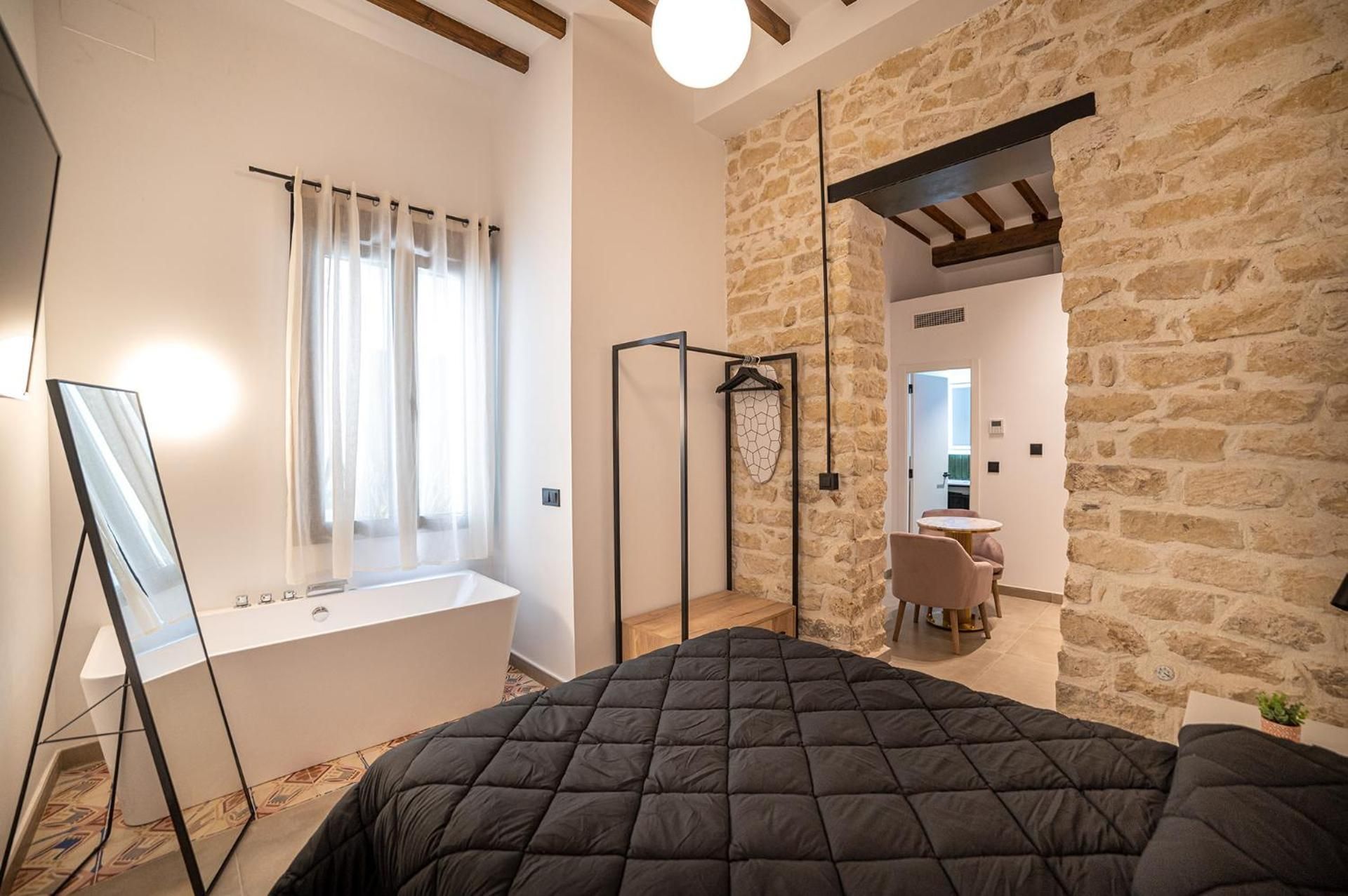 Studio with Spa Bath