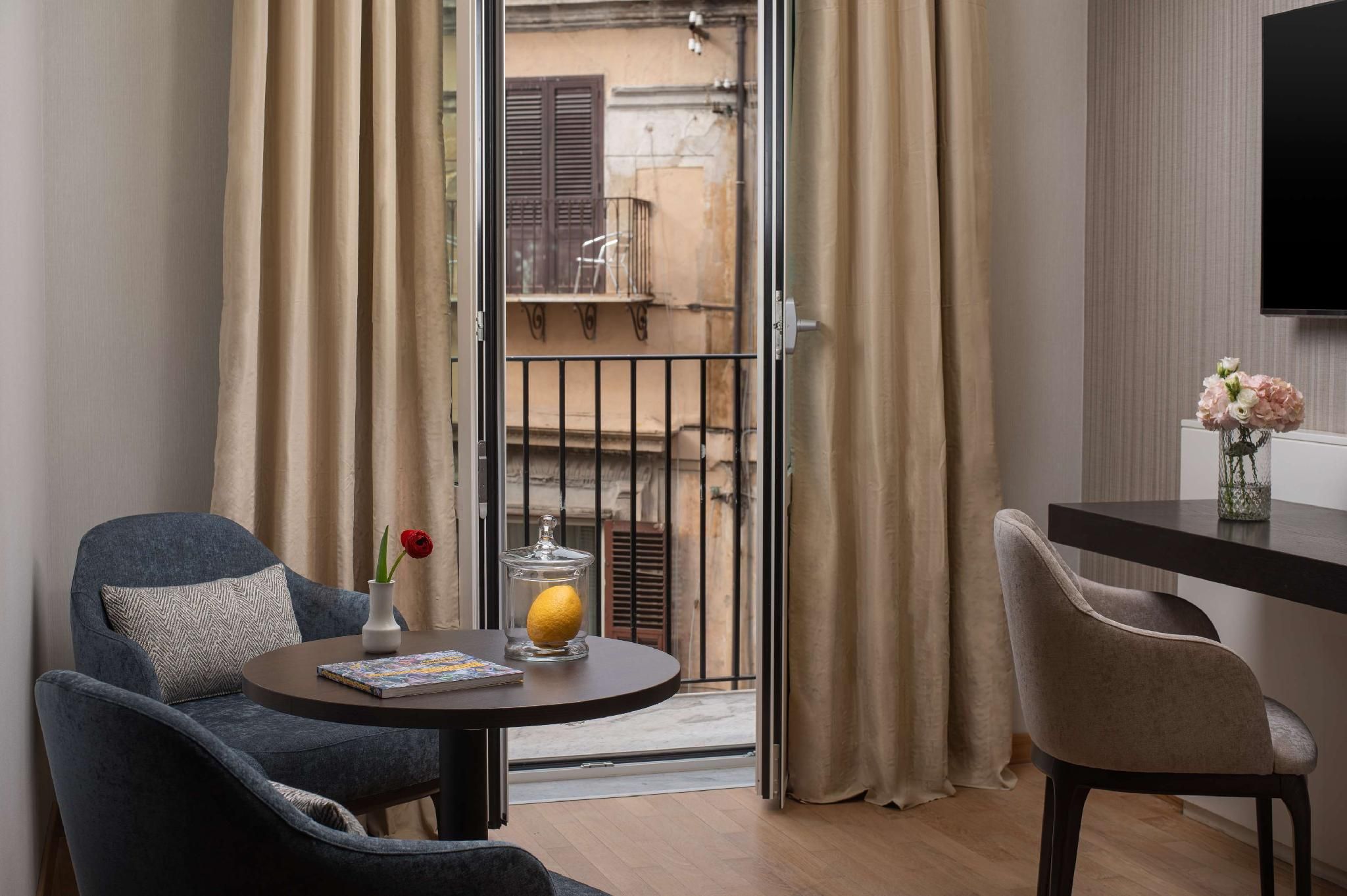 NH Collection Palermo Palazzo Sitano Suite with Balcony 2