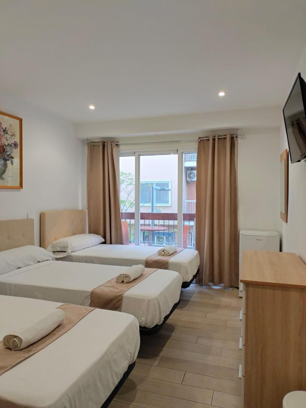 Triple Room with Shared Bathroom