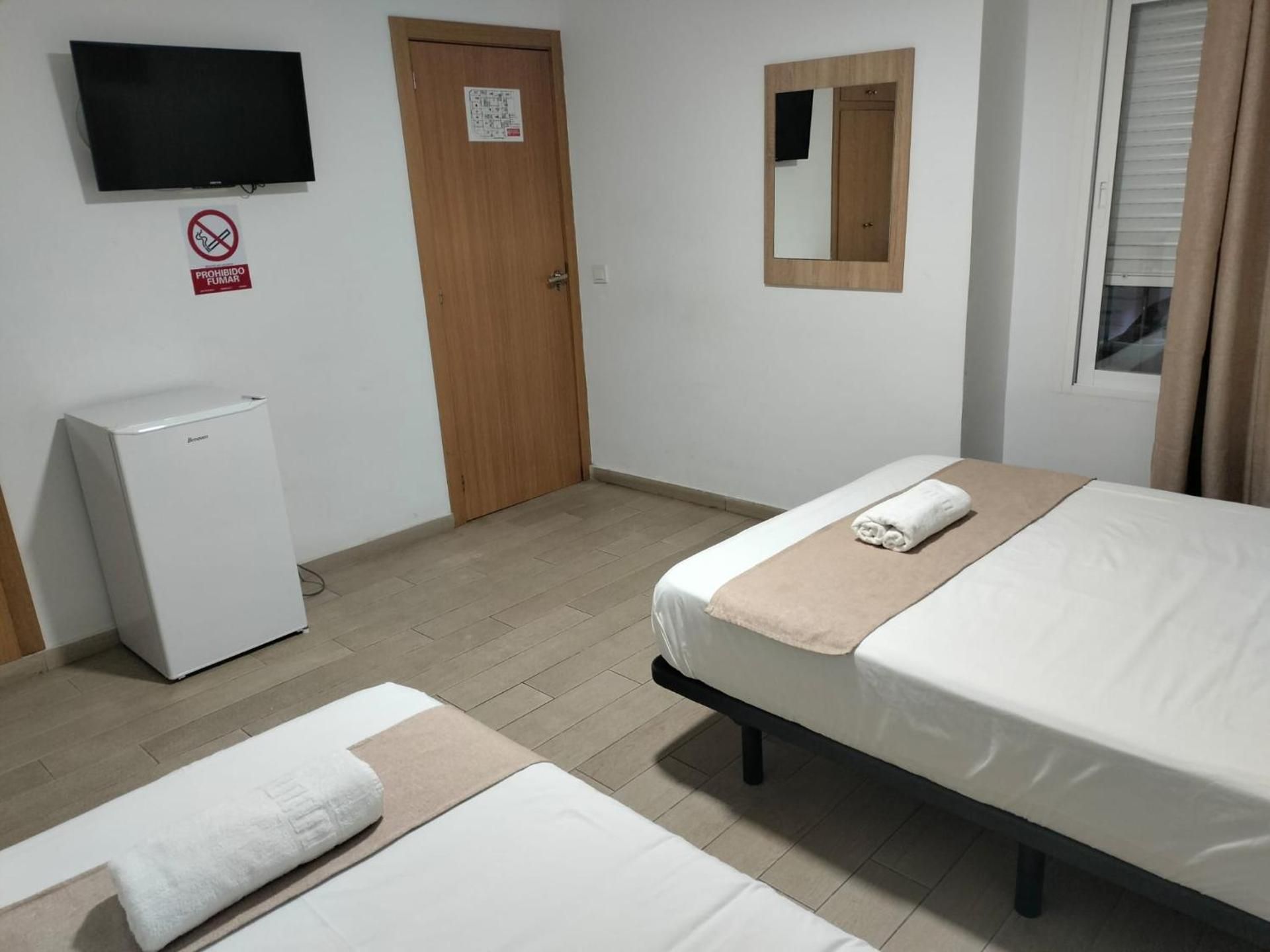 Economy Triple Room with Shared Bathroom