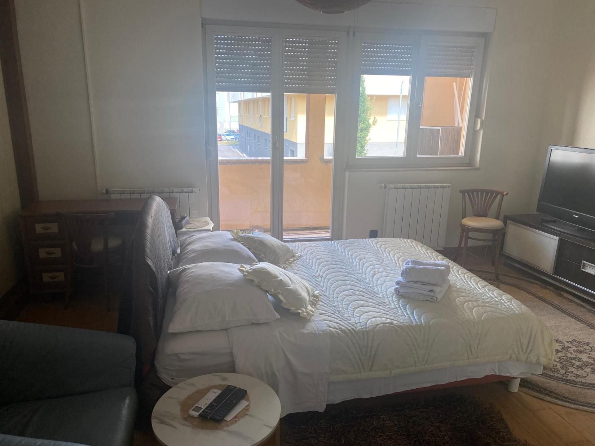 Deluxe Double Room (2 Adults + 1 Child)