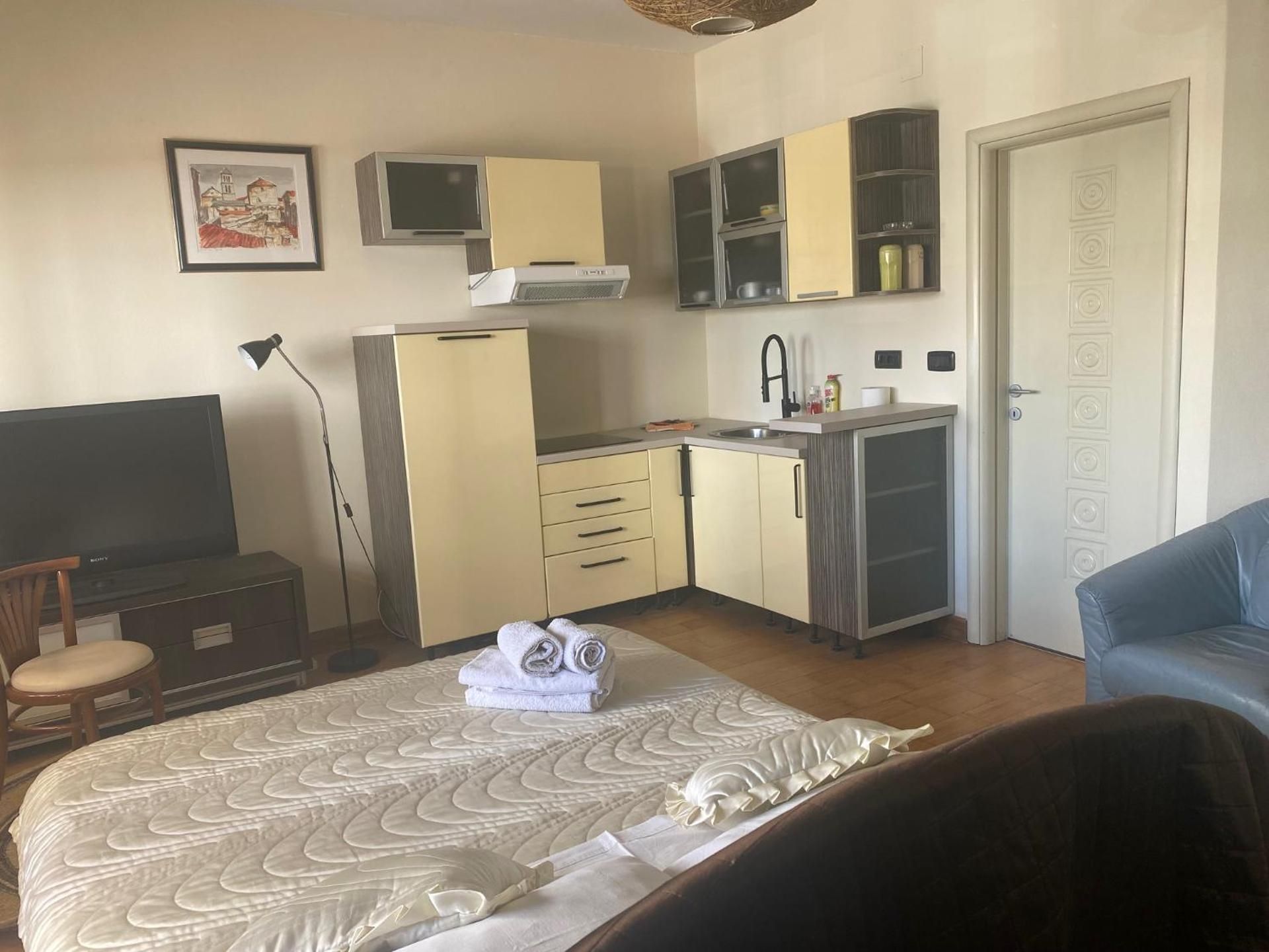 Deluxe Double Room (2 Adults + 1 Child)