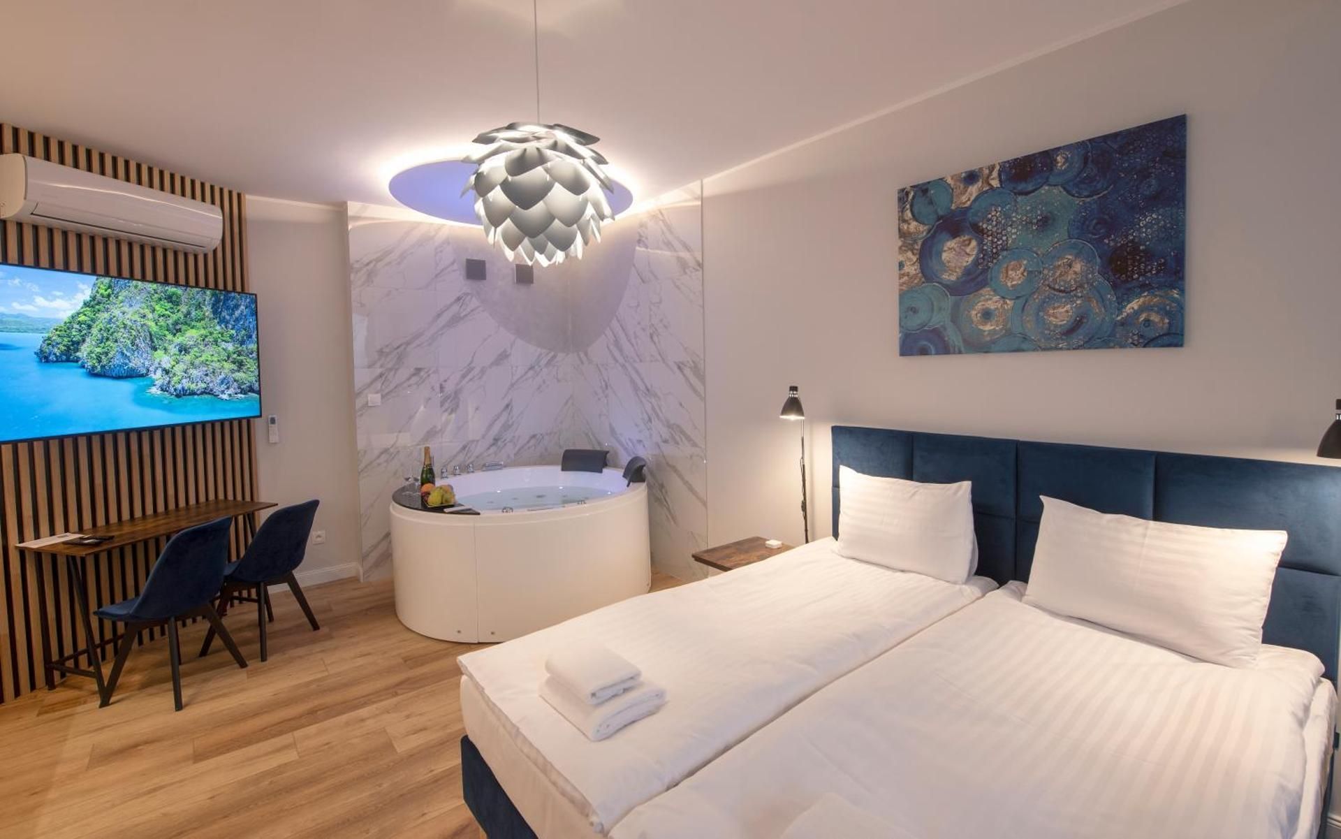 Studio with Spa Bath