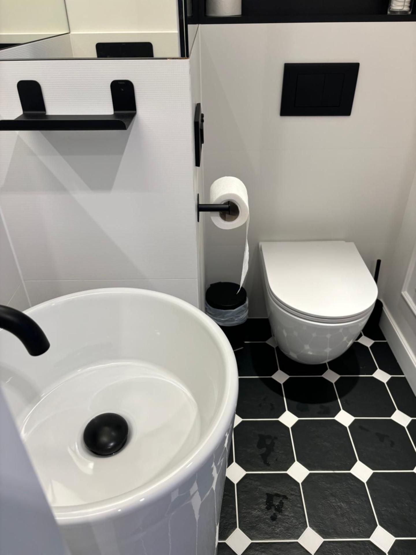Deluxe One-Bedroom Apartment