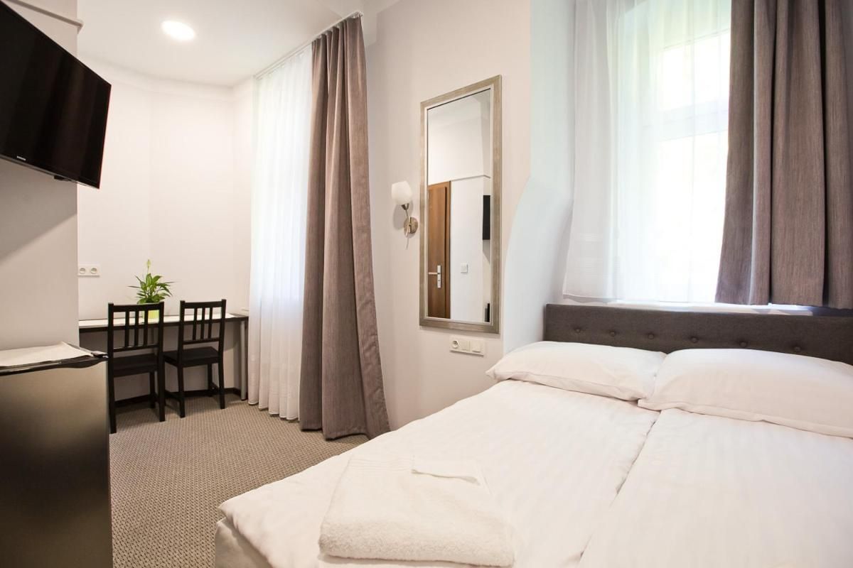 Apartment (2 Adults)