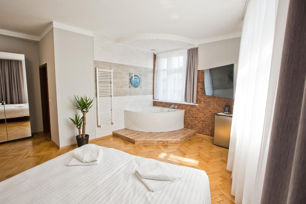 Deluxe Apartment (2 Adults)