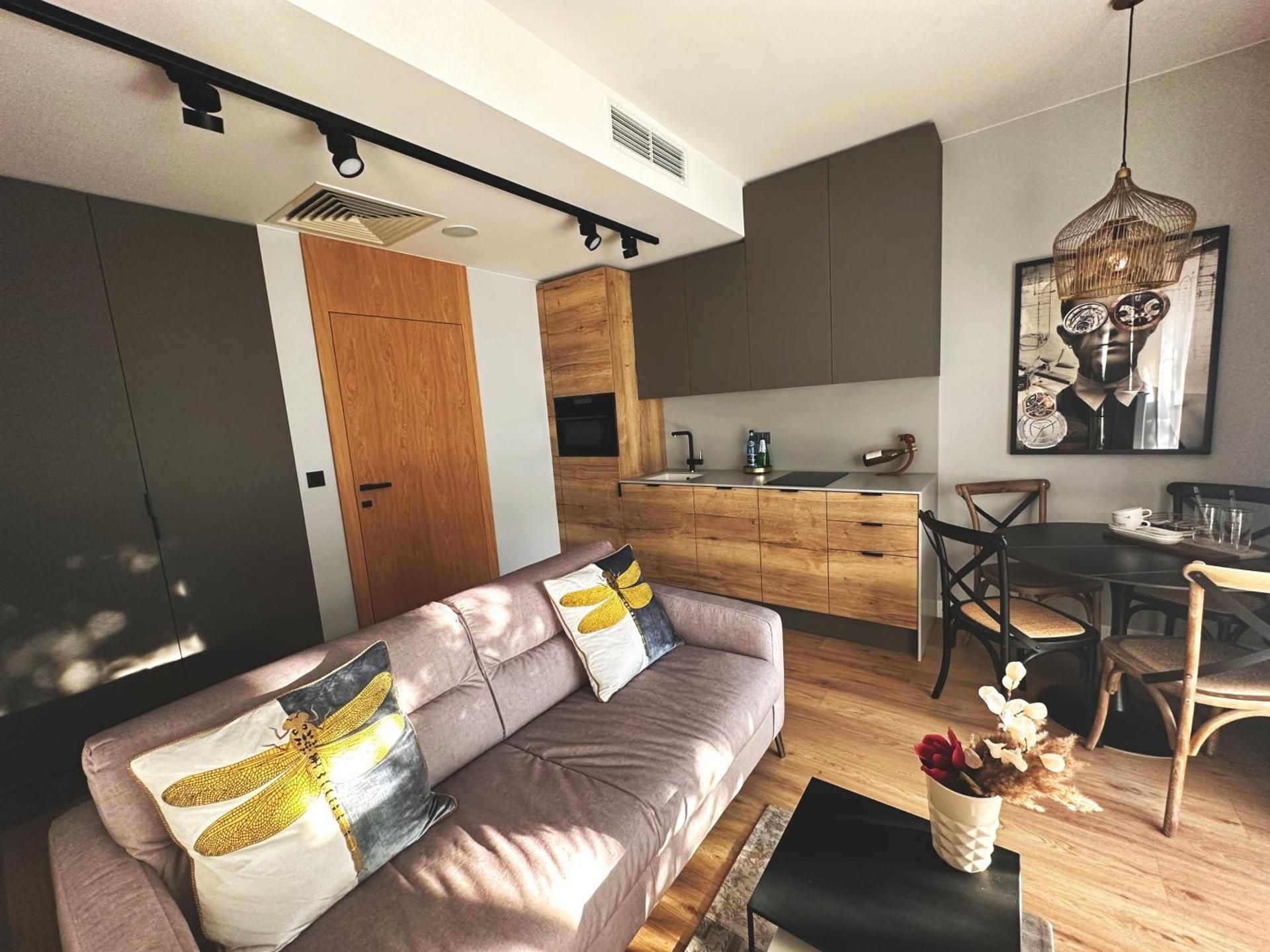 DELUXE APARTMENT