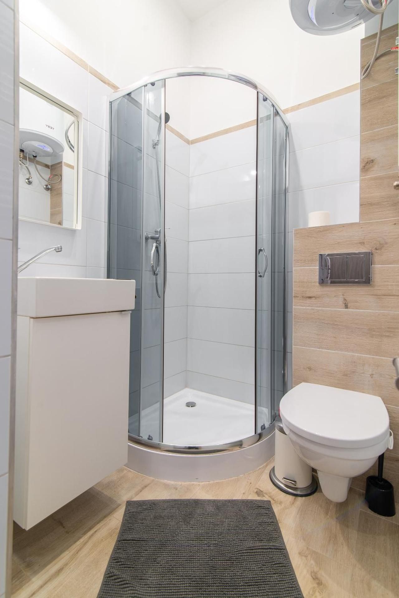 Quadruple Room with Private Bathroom