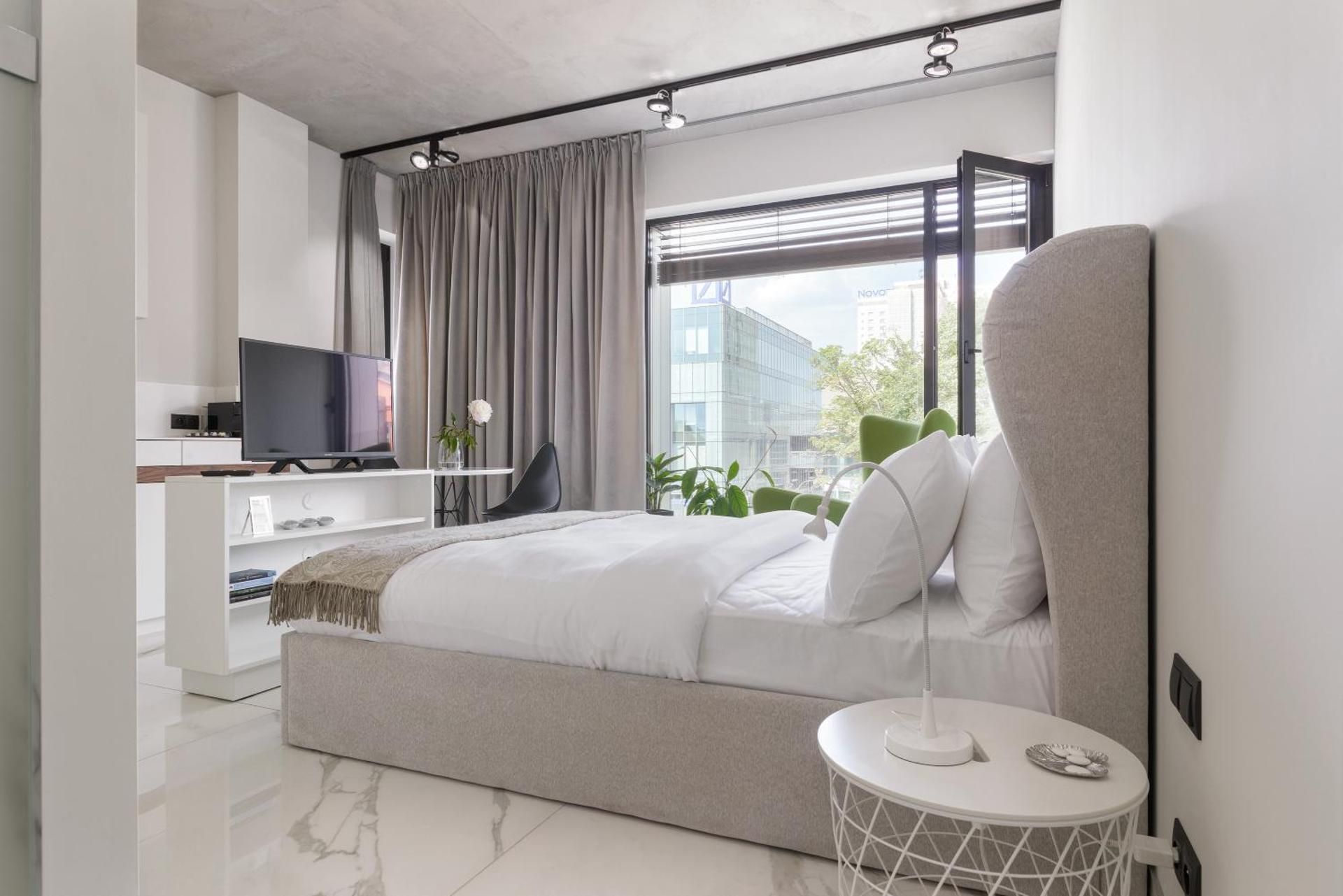 Deluxe Apartment 06