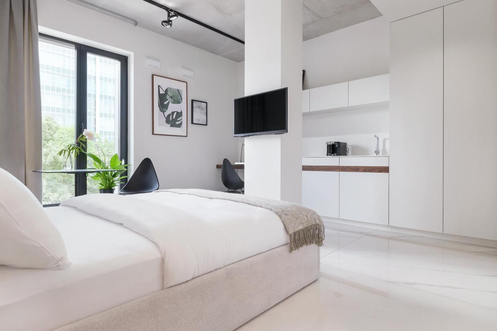 Deluxe Apartment 05