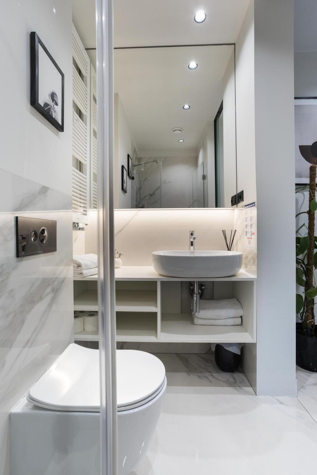 Deluxe Apartment 01