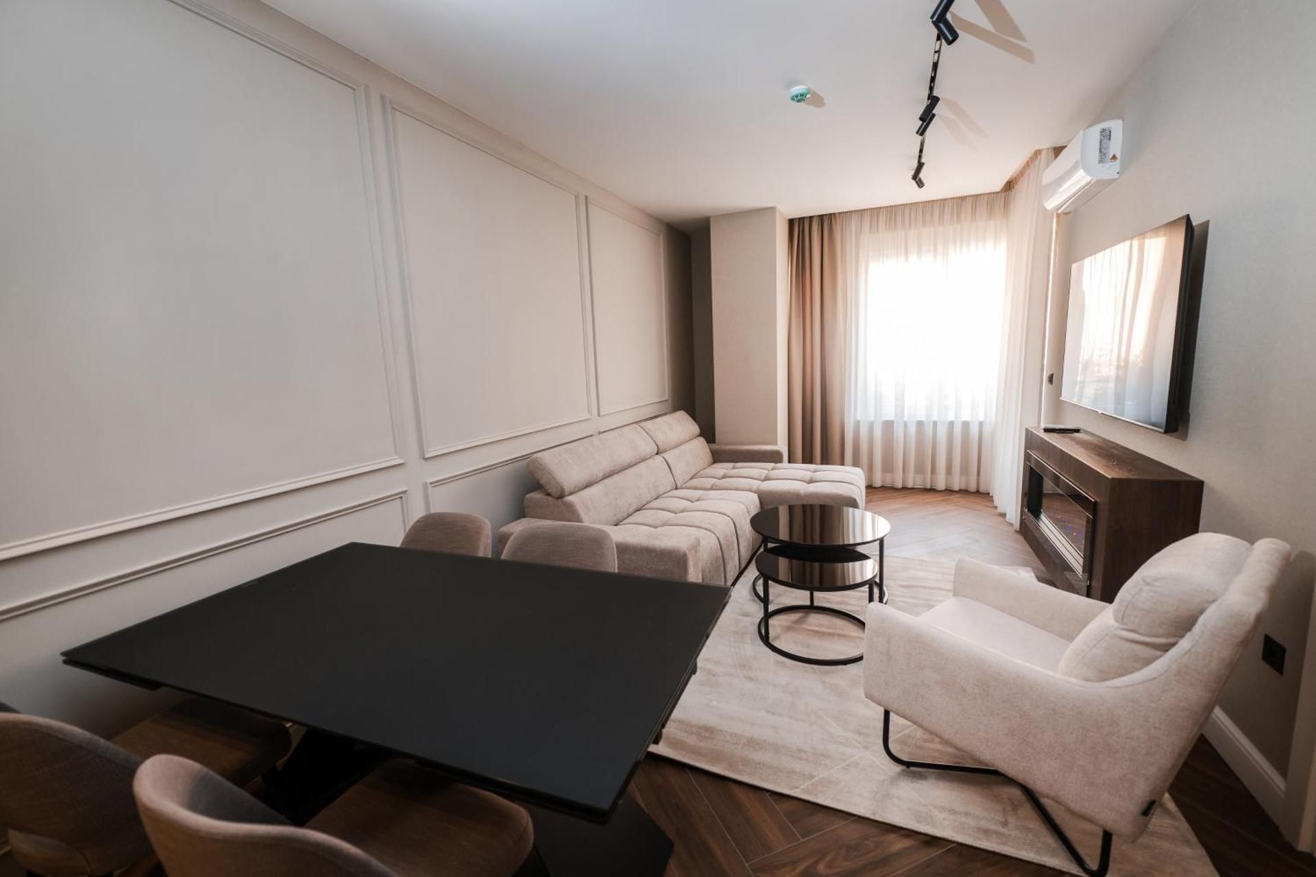 Deluxe Apartment with City View