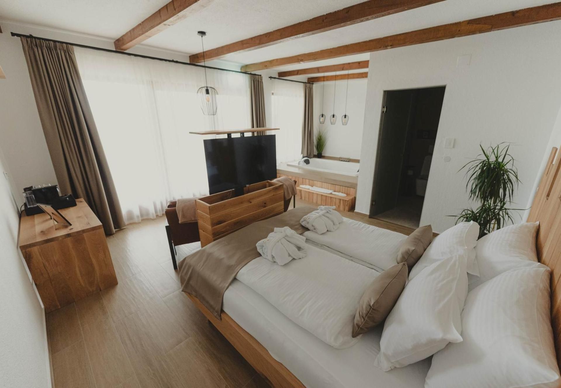 Deluxe Suite with Spa Bath