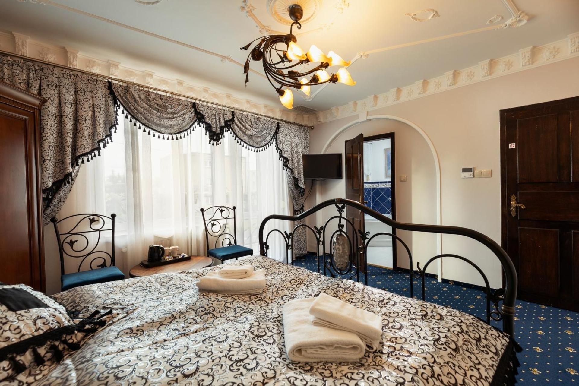 Deluxe Double Room with Bath