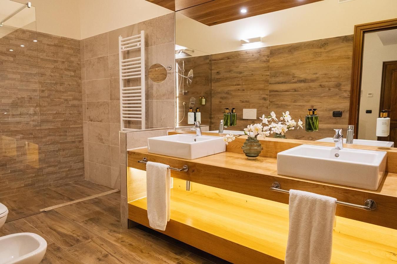 Suite with swimming pool view