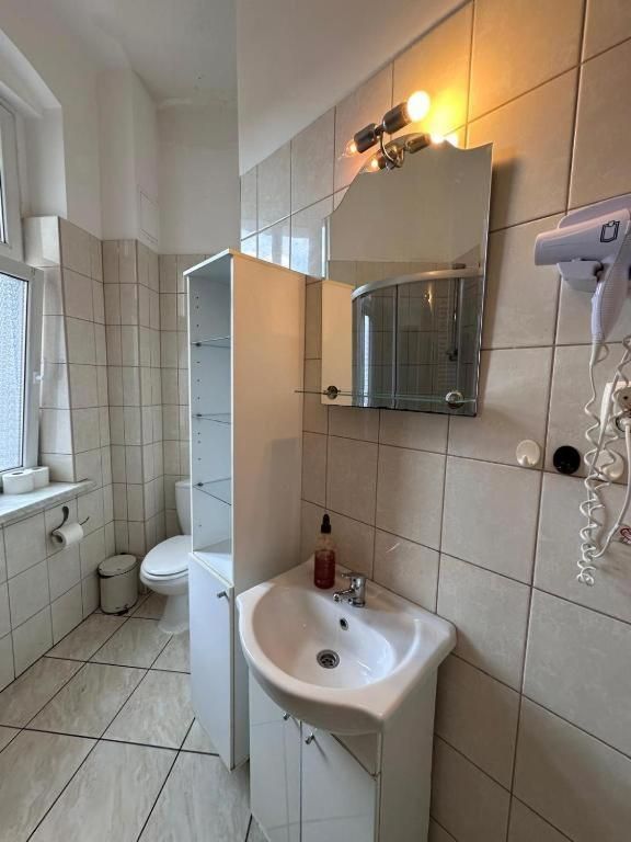 Basic Triple Room with Shared Bathroom