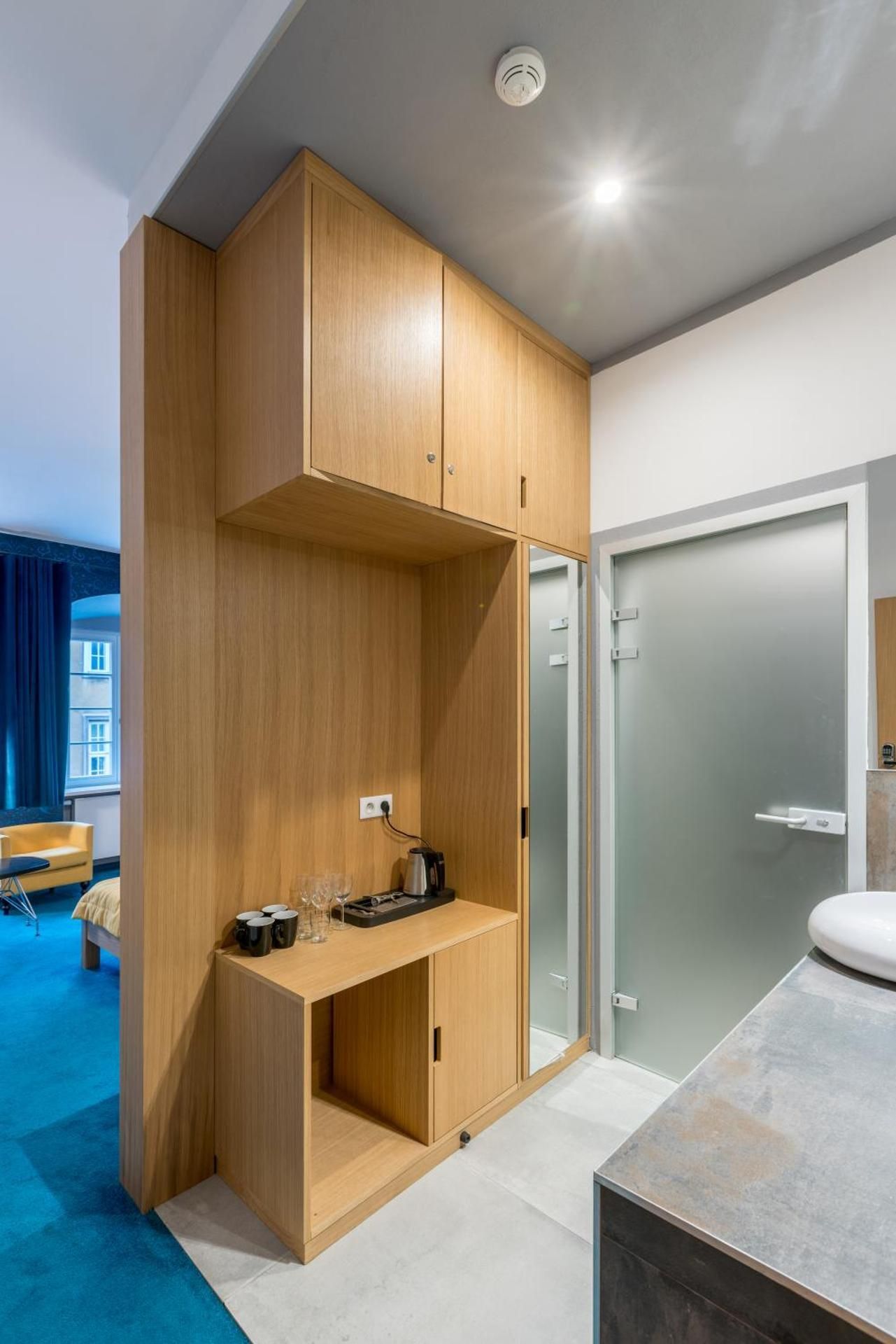 Apartment with Shower