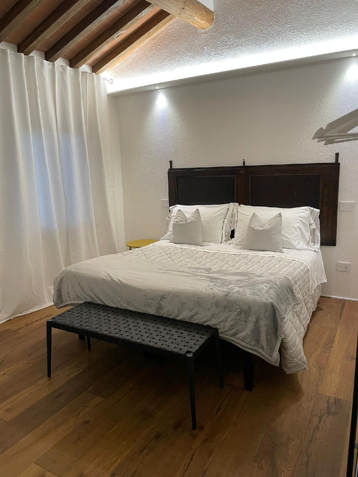 MONTEPULCIANOLETTINGS  Twin or Double Room