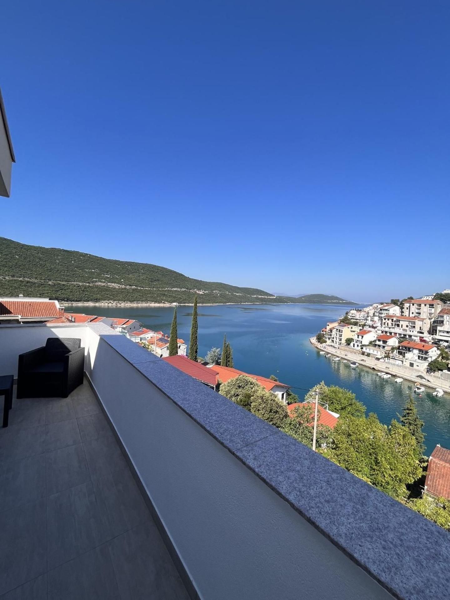 Studio Apartment with Terrace and Sea View