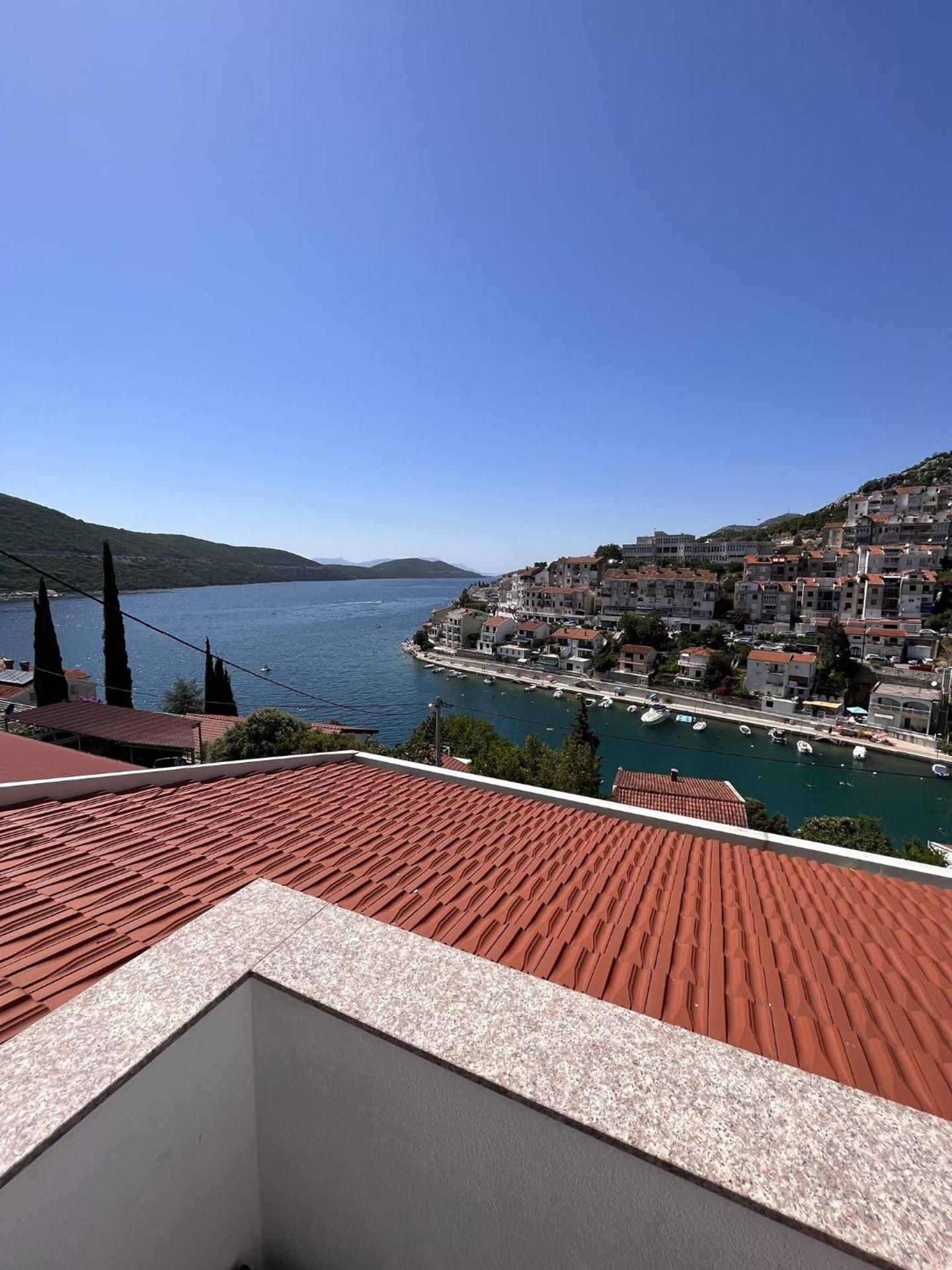 Two Bedroom Apartment with Terrace and Sea View