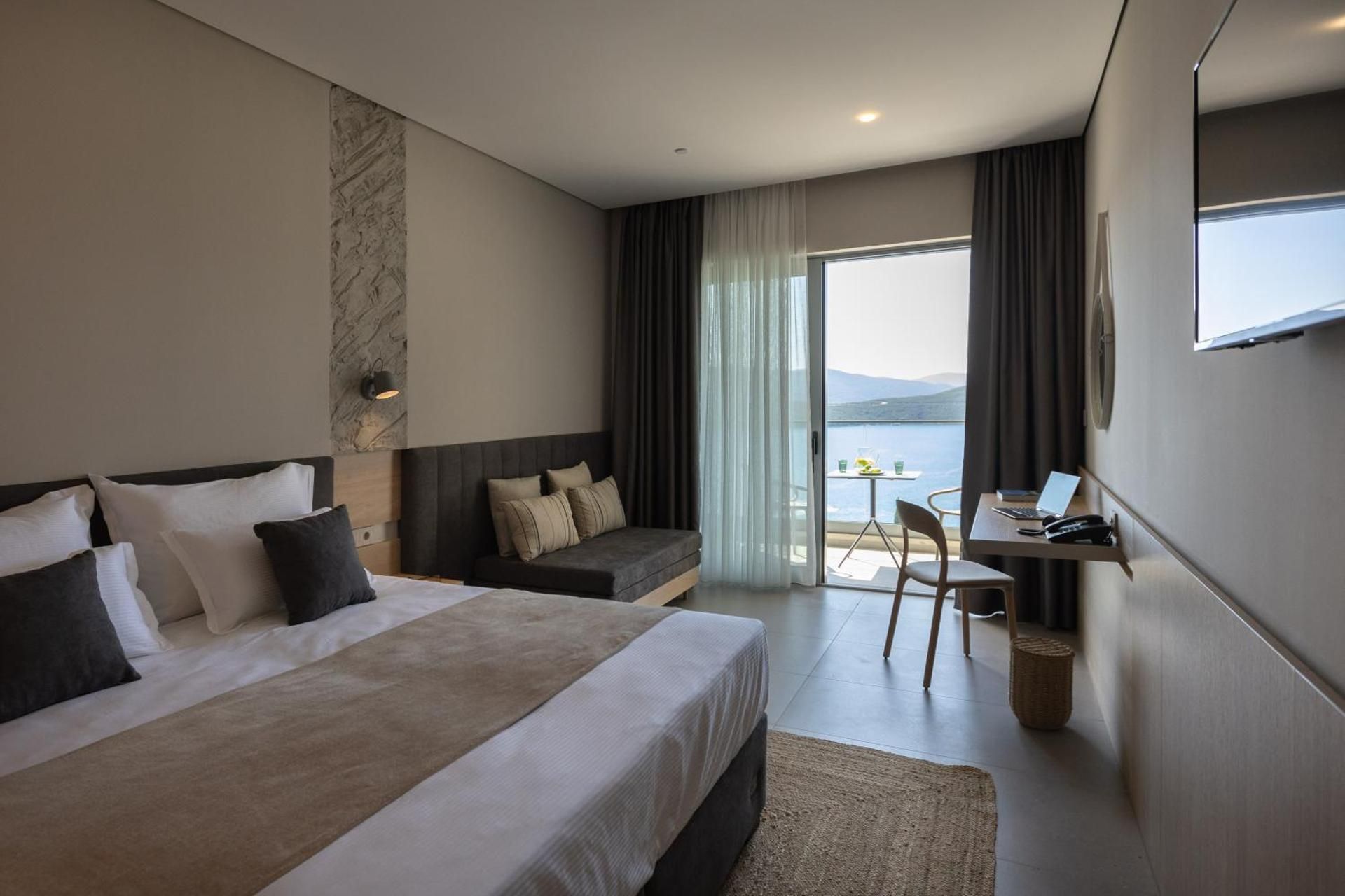 Deluxe Double Room with Balcony and Sea View
