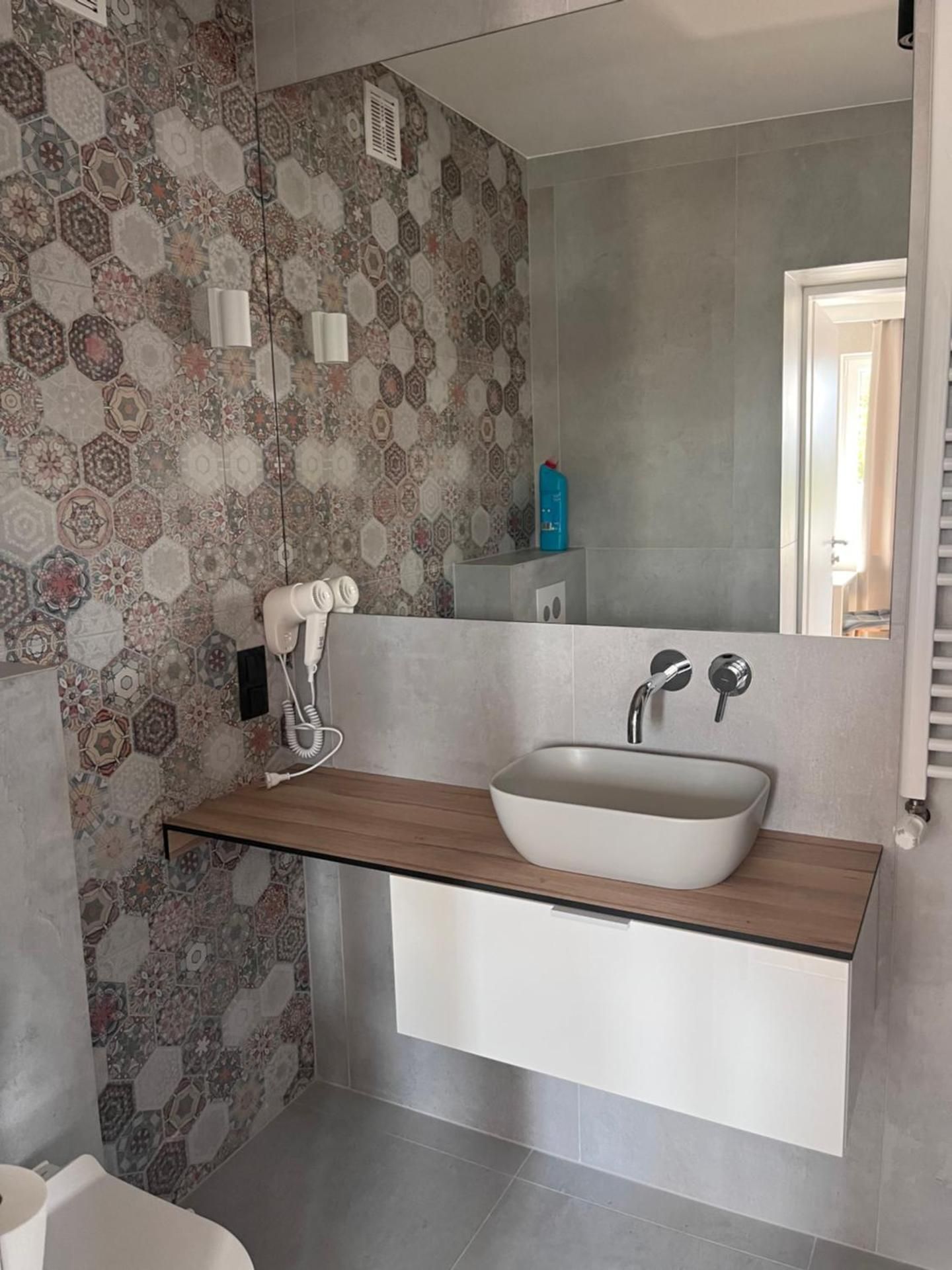 Apartment with Shower