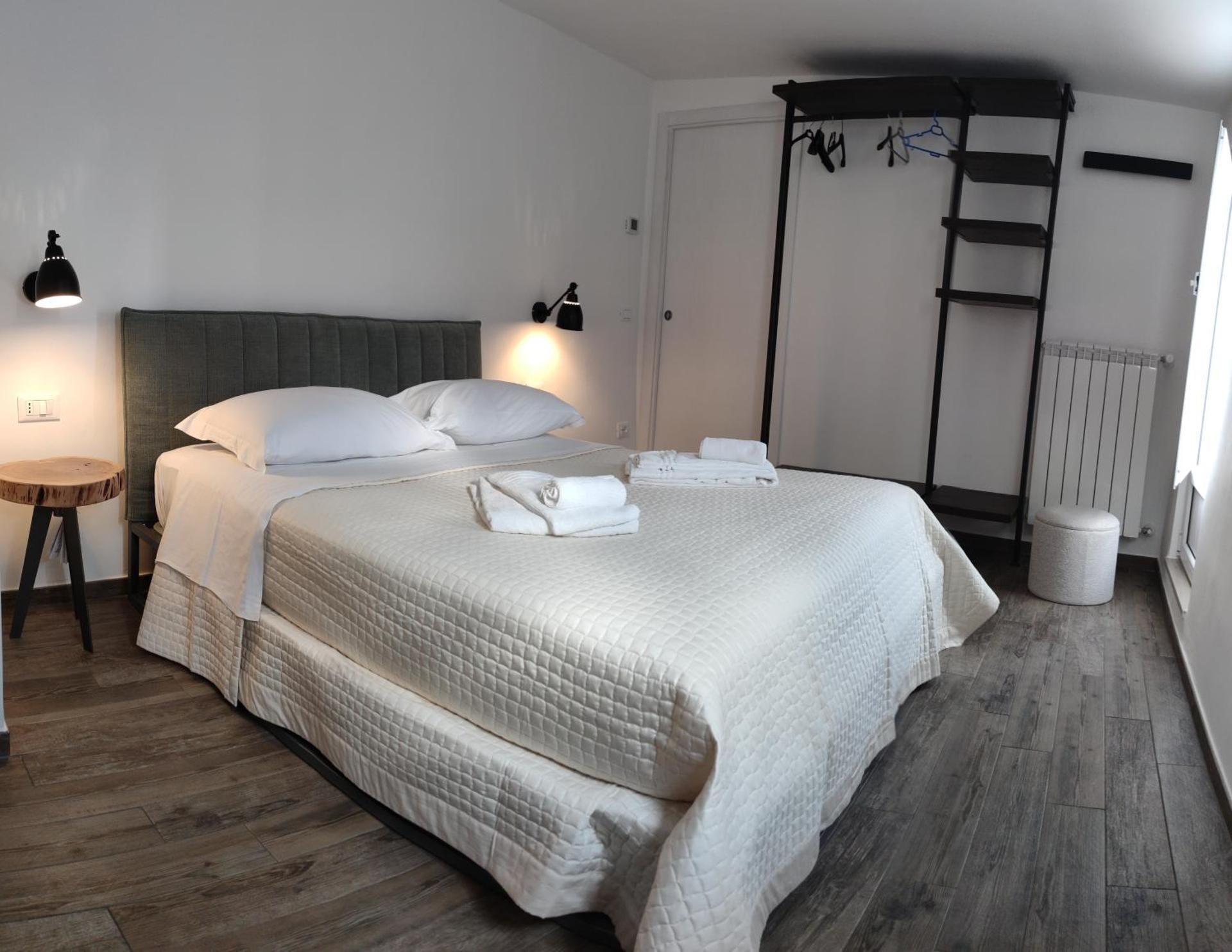 Antica Dimora Vada' Deluxe Double Room